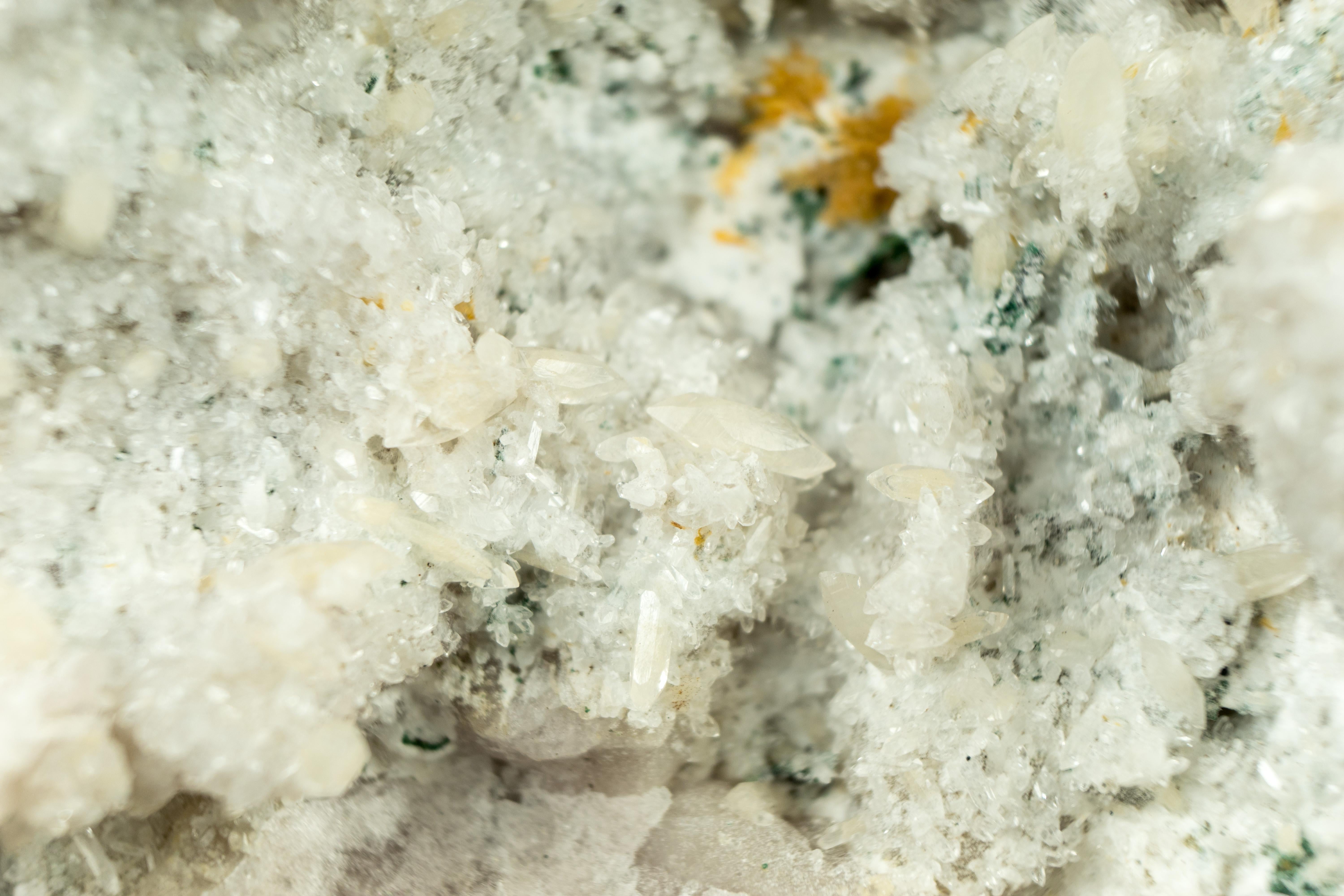 Seltener natürlicher Amethyst-Blumenteller mit glänzendem Kristall, Calcite und Celadonit  (Achat) im Angebot