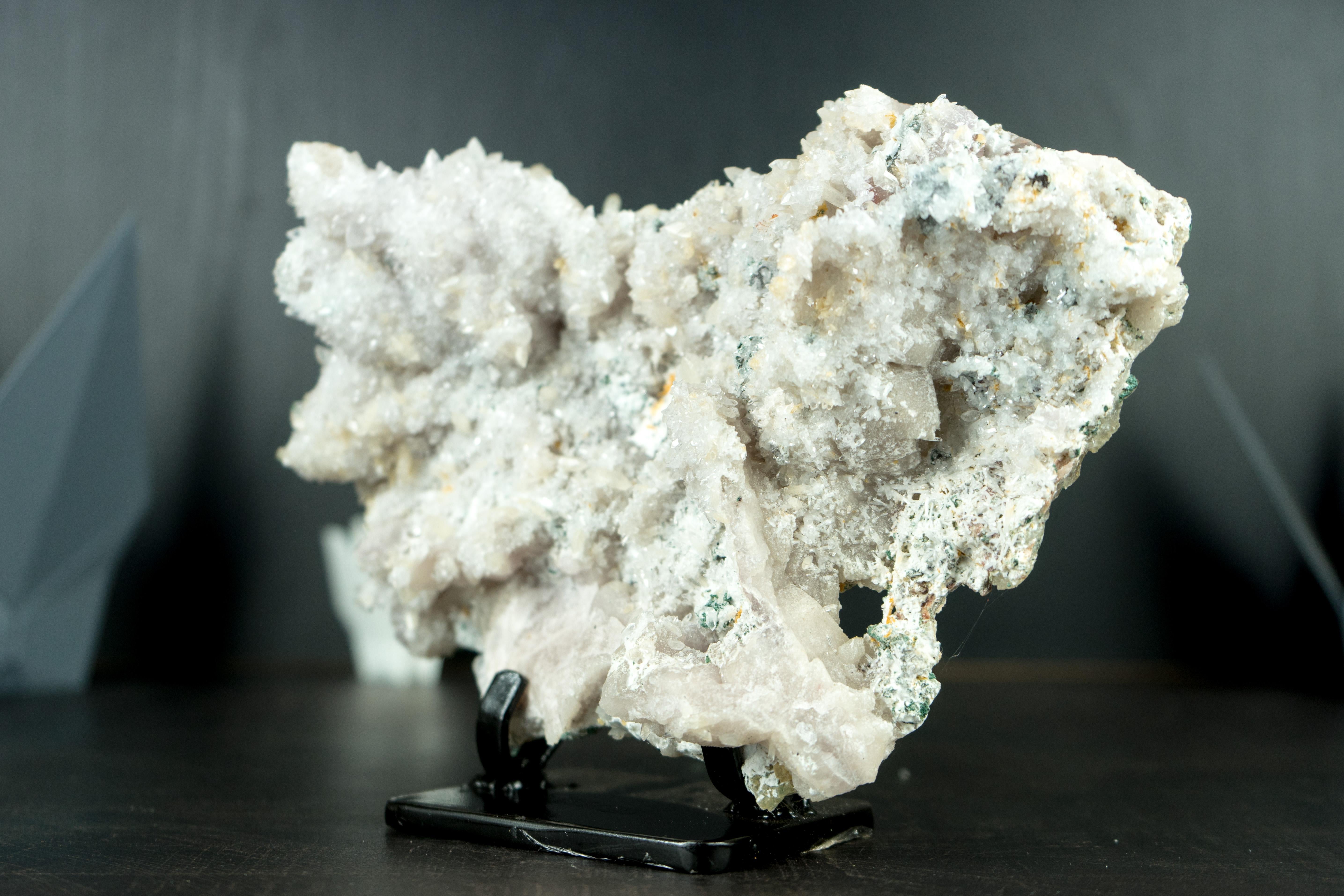 Seltener natürlicher Amethyst-Blumenteller mit glänzendem Kristall, Calcite und Celadonit  im Angebot 2