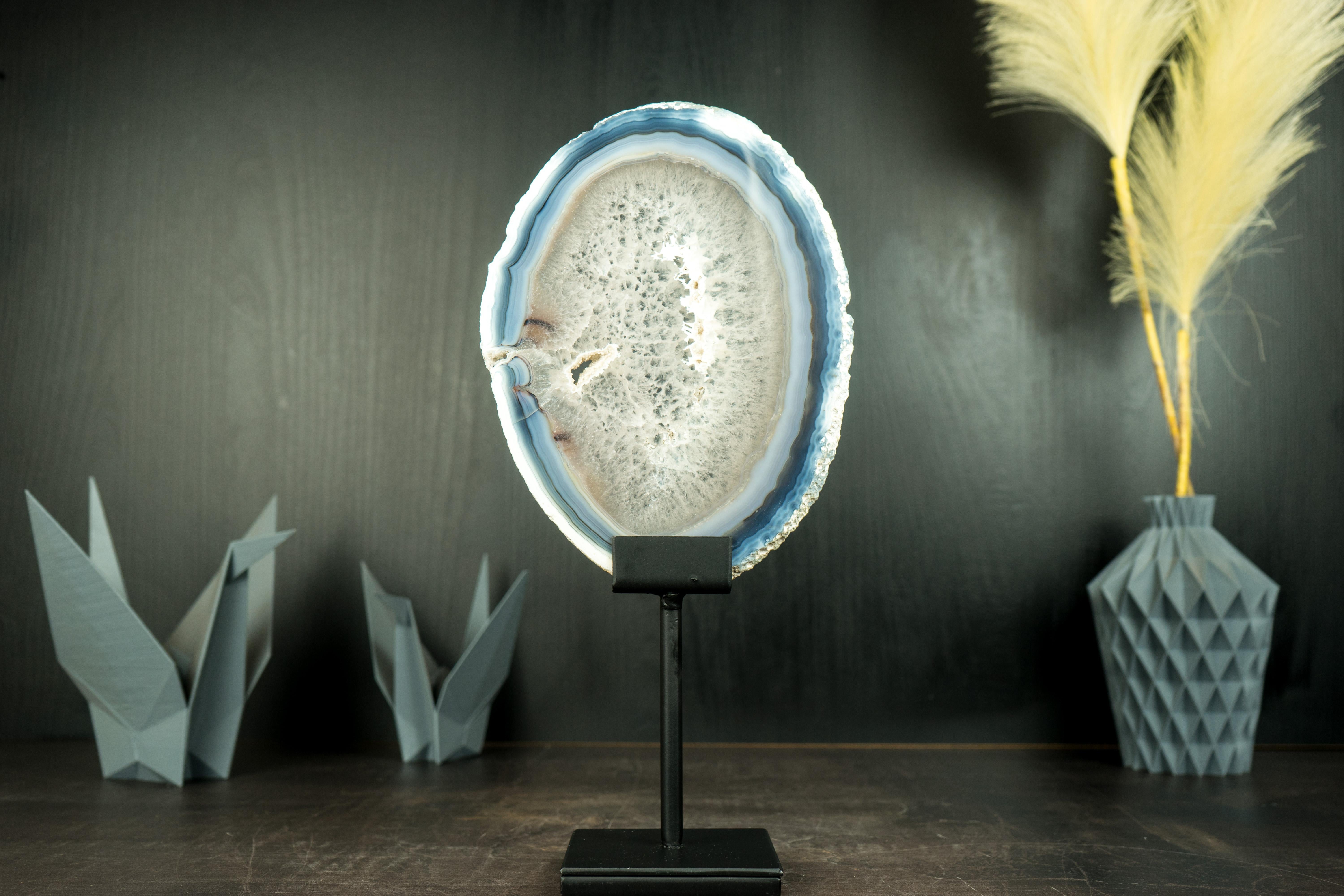 A Timeless Treasure for Your Collection: Agate Slice with Bone-White and Blue Agate Bandings

▫️ Description

A superb Agate slice, showcasing rare blue and bone-white agate colors, and stunning aesthetics. It is a one-of-a-kind, super high-grade