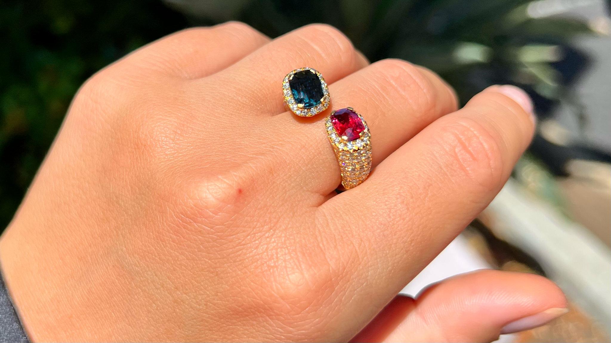 Rare Natural Blue and Red Spinel Bypass Ring Diamond Setting 4 Carats 18K Gold In Excellent Condition For Sale In Aliso Viejo, CA