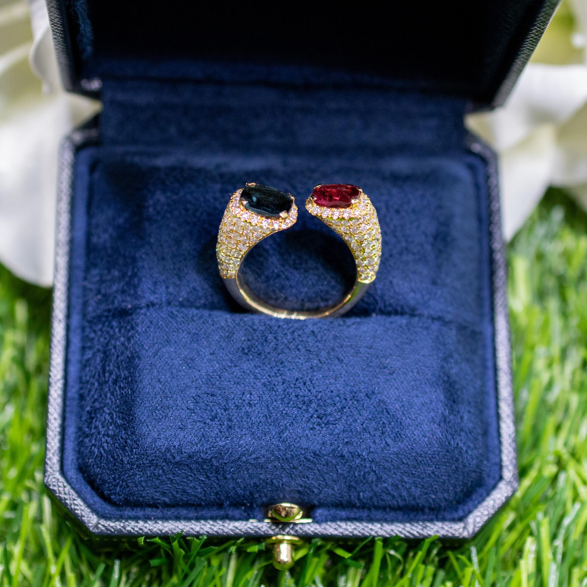 Women's or Men's Rare Natural Blue and Red Spinel Bypass Ring Diamond Setting 4 Carats 18K Gold For Sale
