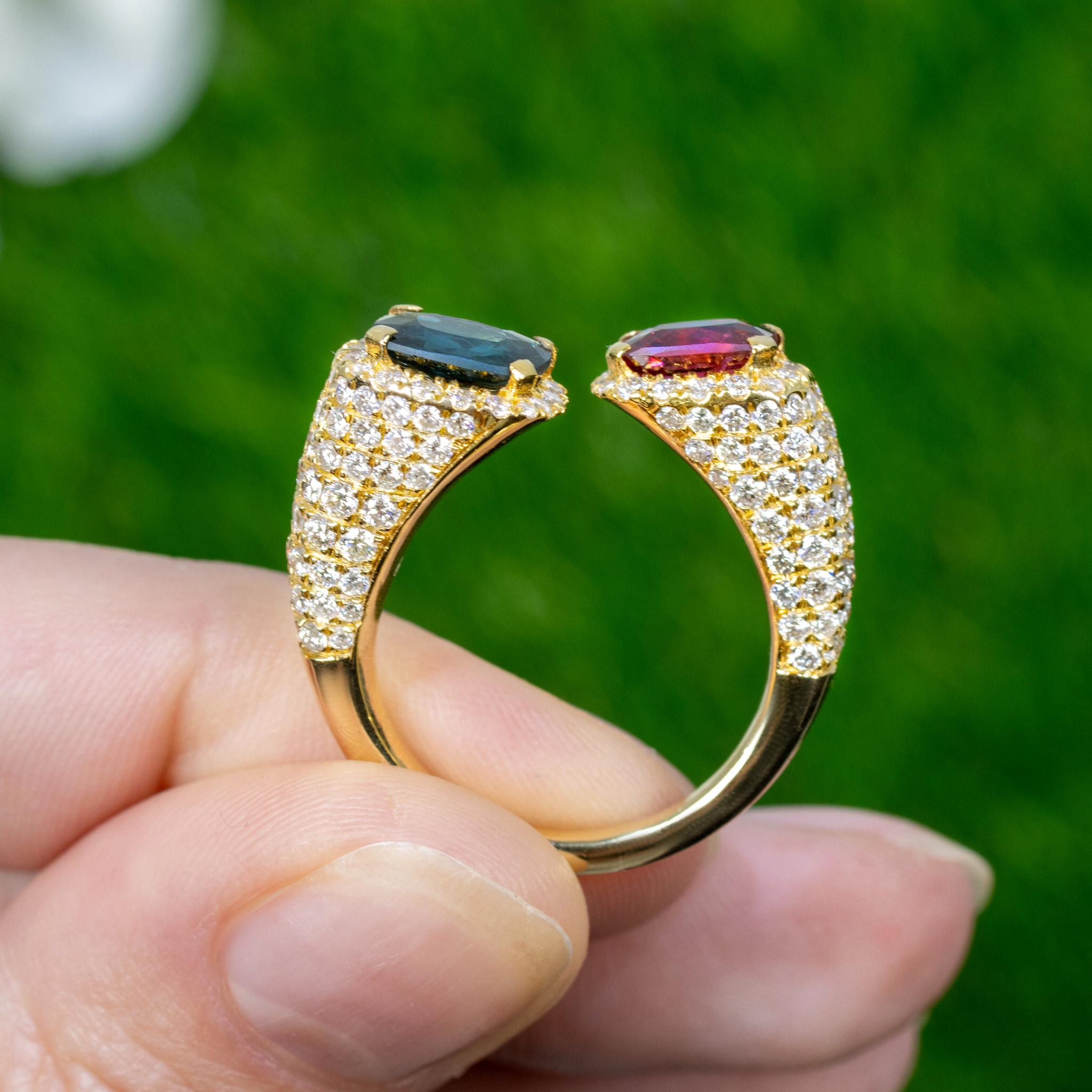 Rare Natural Blue and Red Spinel Bypass Ring Diamond Setting 4 Carats 18K Gold For Sale 2