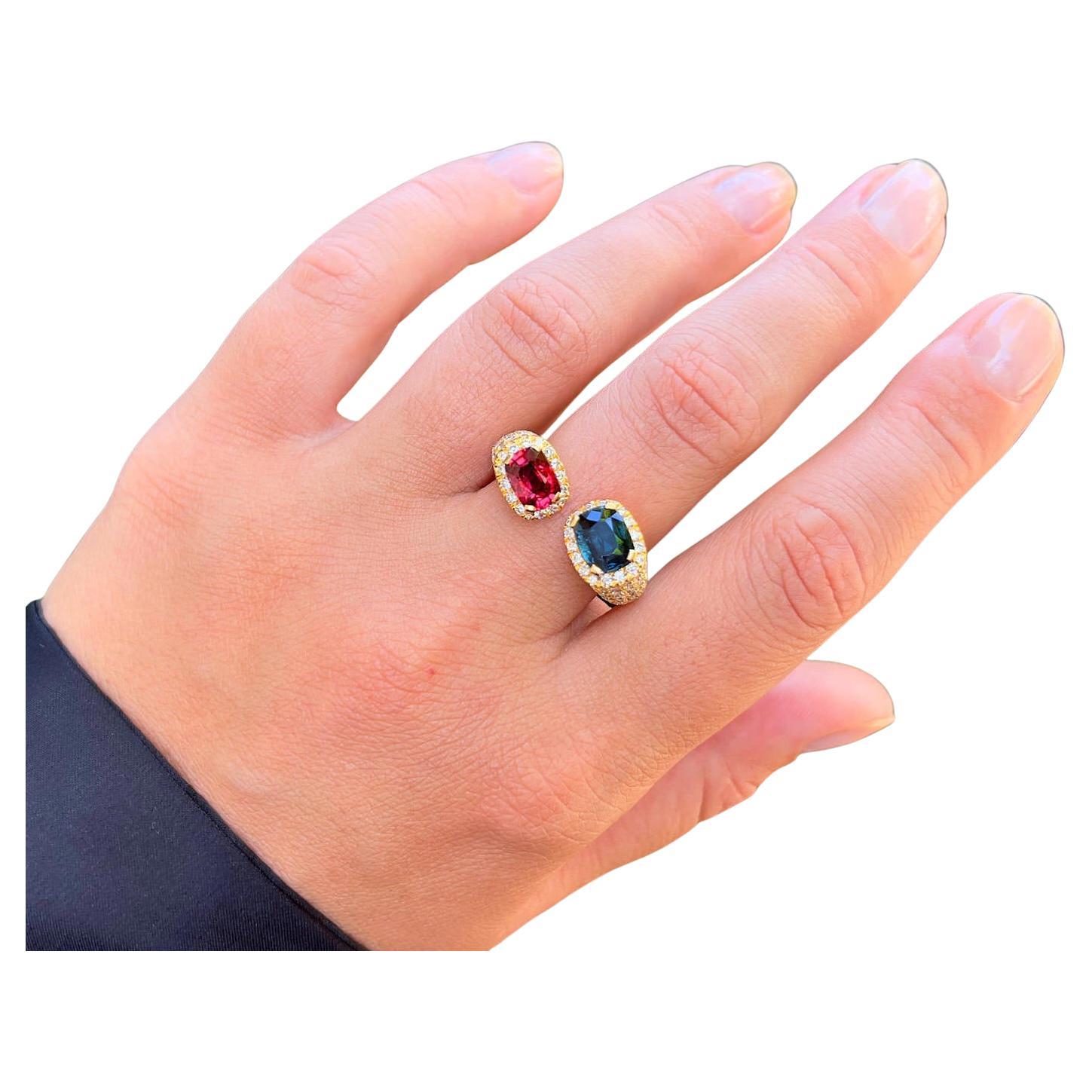Seltener natürlicher blauer und roter Spinell Bypass-Ring mit 4 Karat 18 Karat Gold
