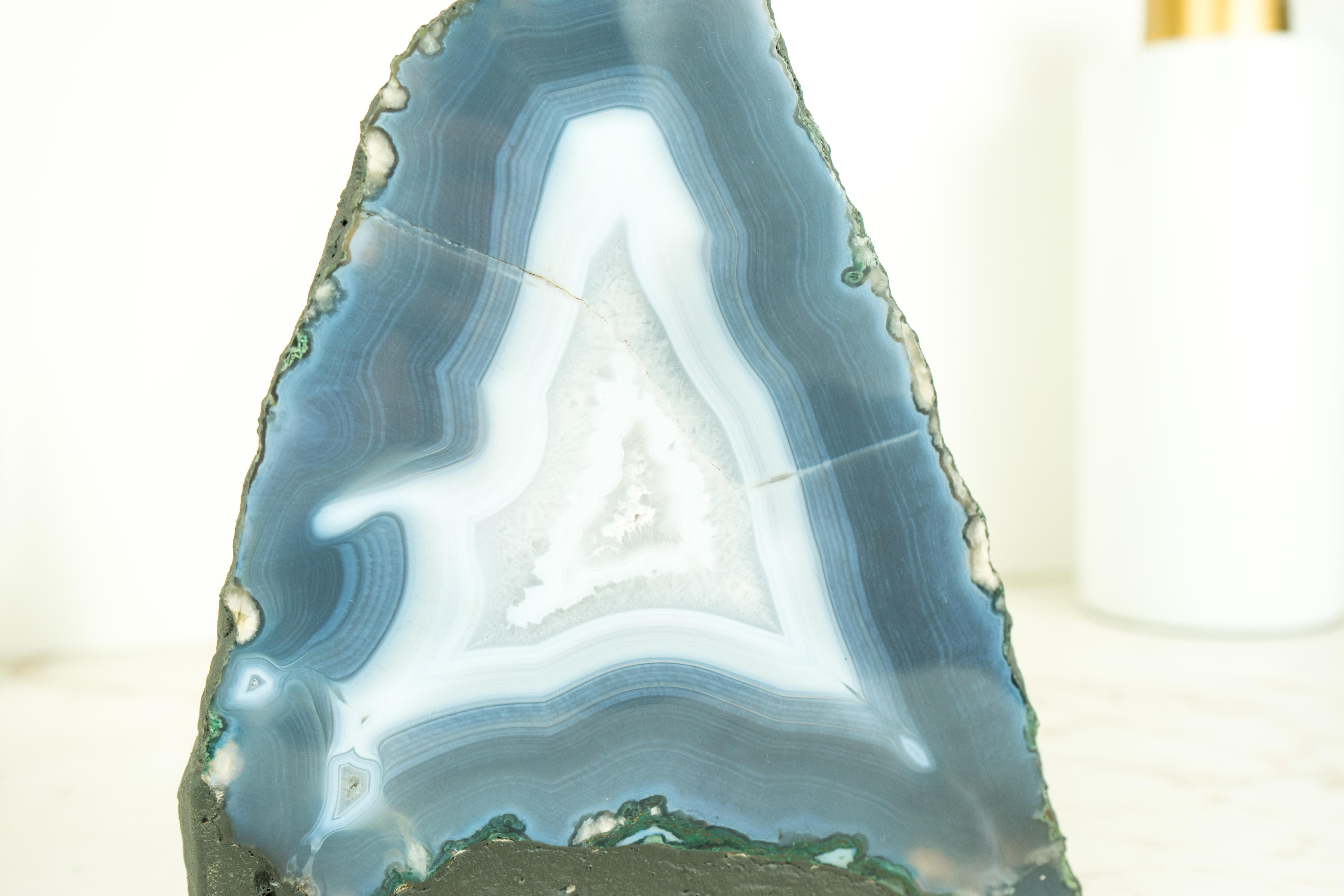 Raro geode di agata blu naturale con inclusioni di calcite, cristallo di grado extra. in vendita 6