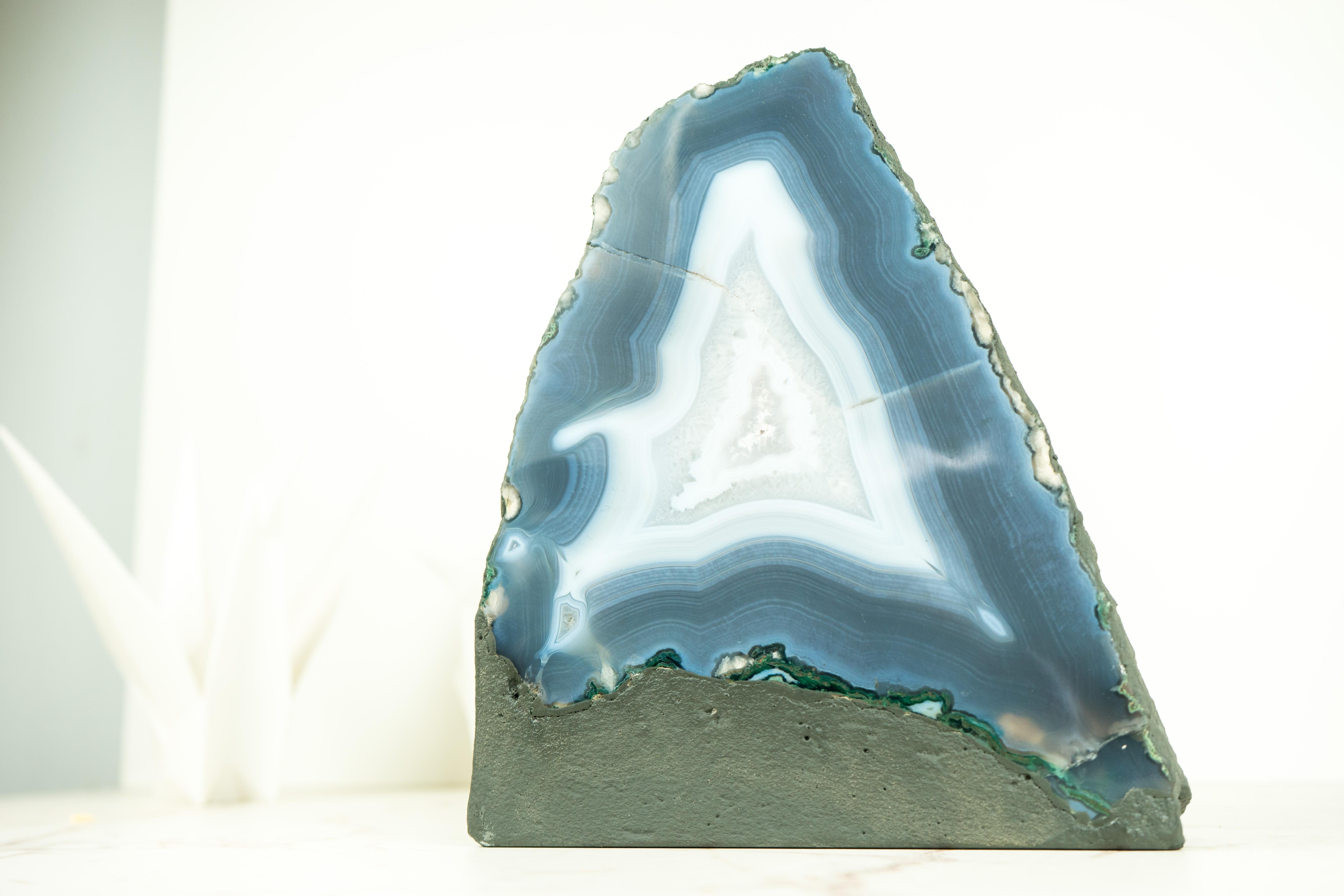 Raro geode di agata blu naturale con inclusioni di calcite, cristallo di grado extra. in vendita 8