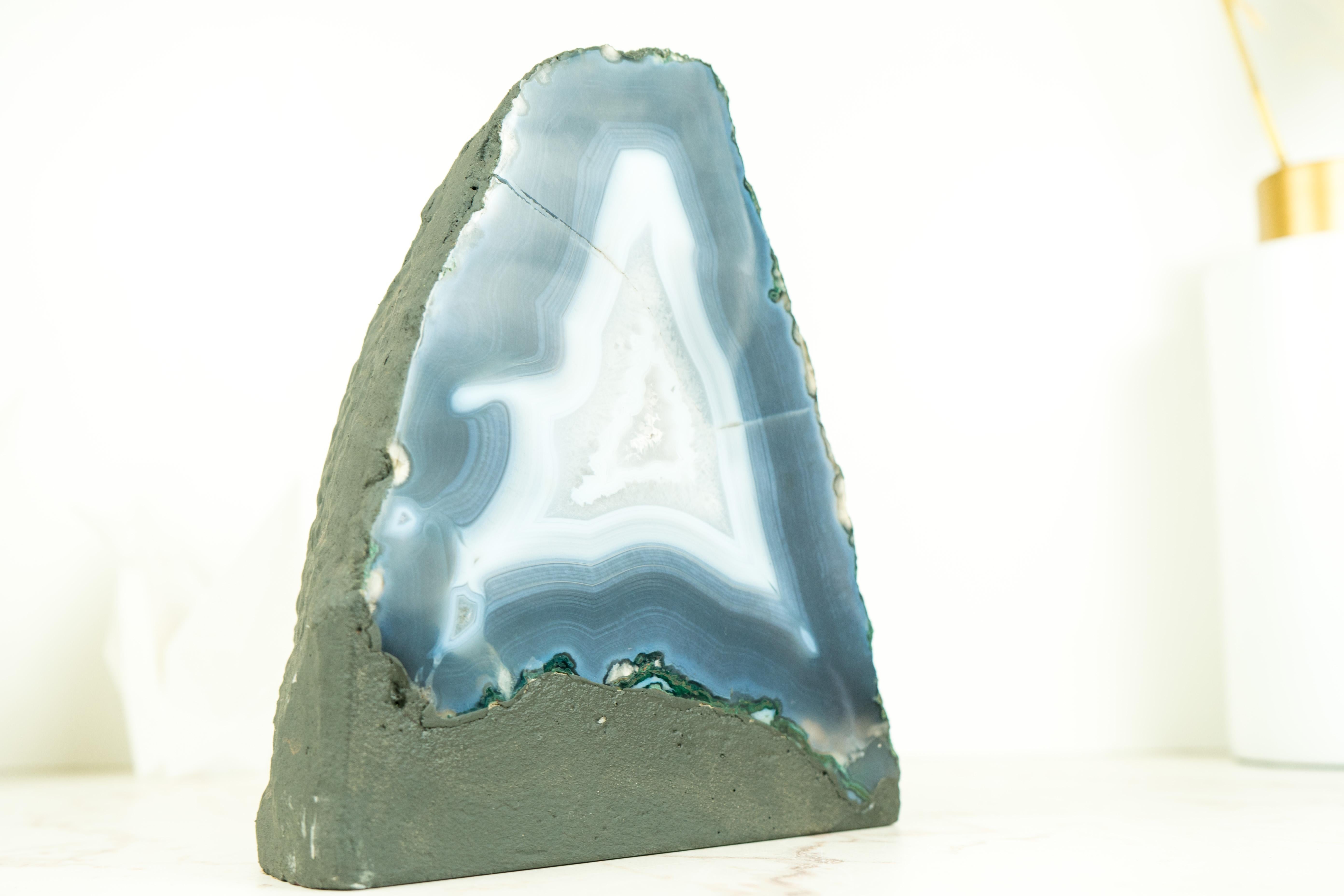 Raro geode di agata blu naturale con inclusioni di calcite, cristallo di grado extra. in vendita 3