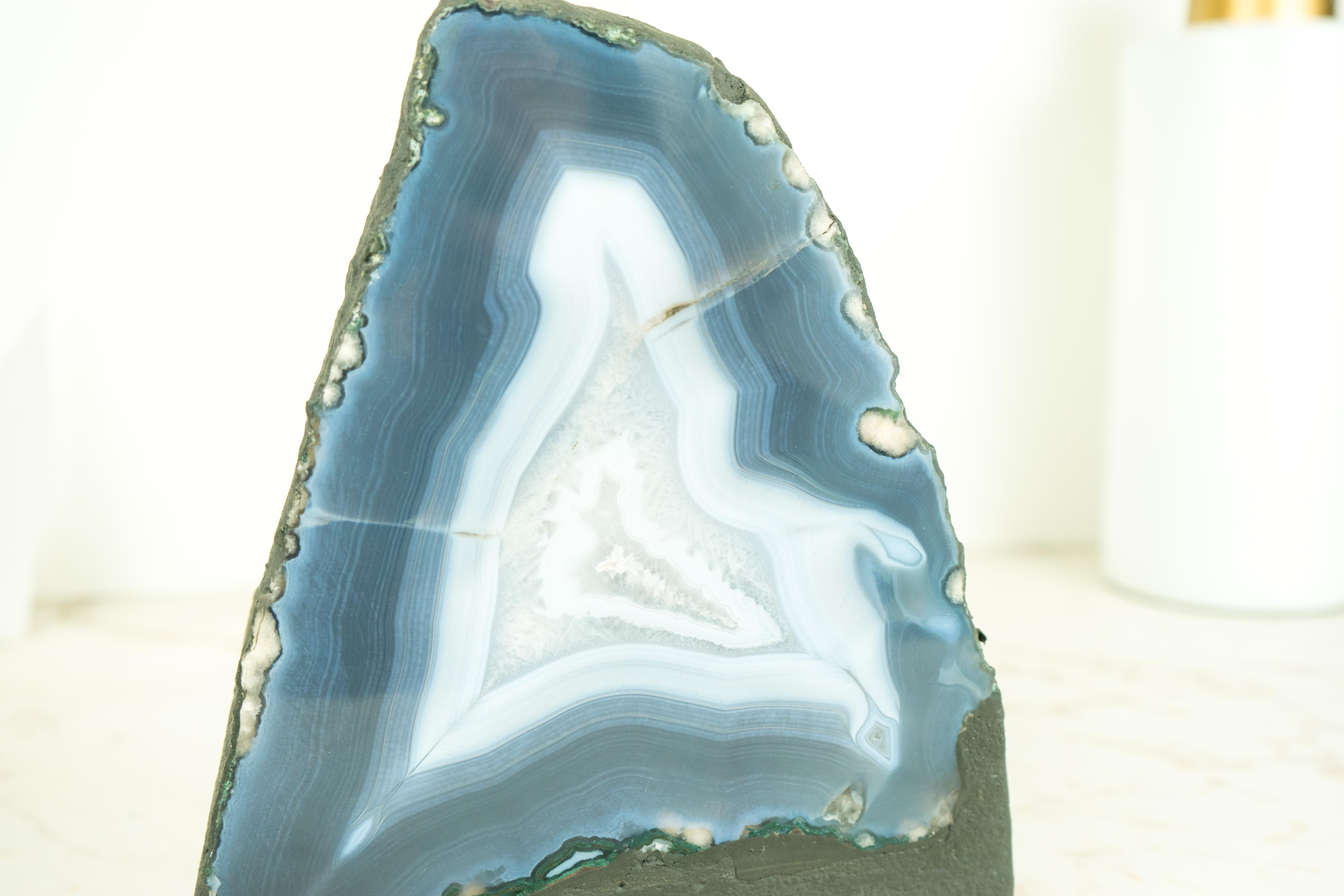 Rara Geoda Natural de Ágata Azul Encaje con Inclusiones de Calcita Cristal en venta