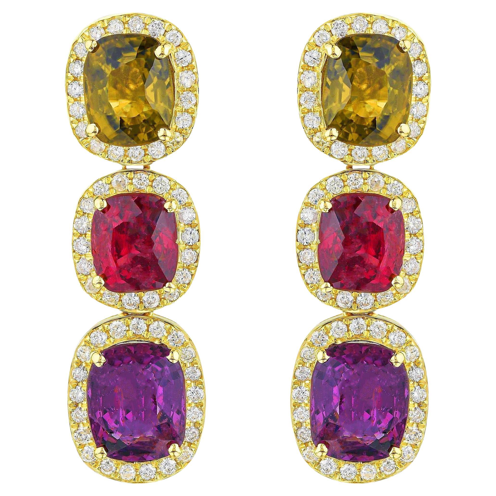 Contemporain Boucles d'oreilles en or 18 carats avec spinelle naturelle multicolore et halo de diamants de 8,50 carats en vente