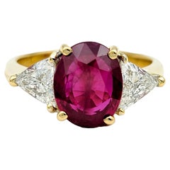 Rare Natural Oval Cut Burma Ruby and Trillion Diamond Ring 18 Karat Yellow Gold