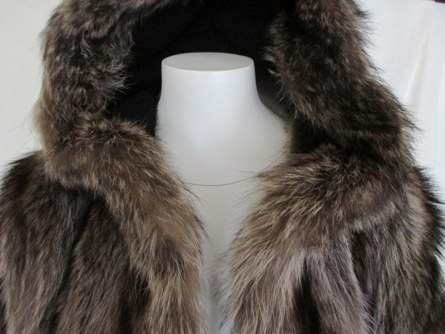 This vintage coat is made of very high quality silver raccoon soft fur, with 3/4 lenght 

We offer more exclusive fur items, view our frontstore

Details:
with 1 button at the collar, 3 closing hooks and 2 pockets.
Rare to find! 
Can be worn by male