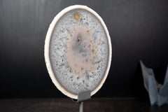 Rare Tranche d'Agate Lace blanche naturelle avec intérieur en cristal