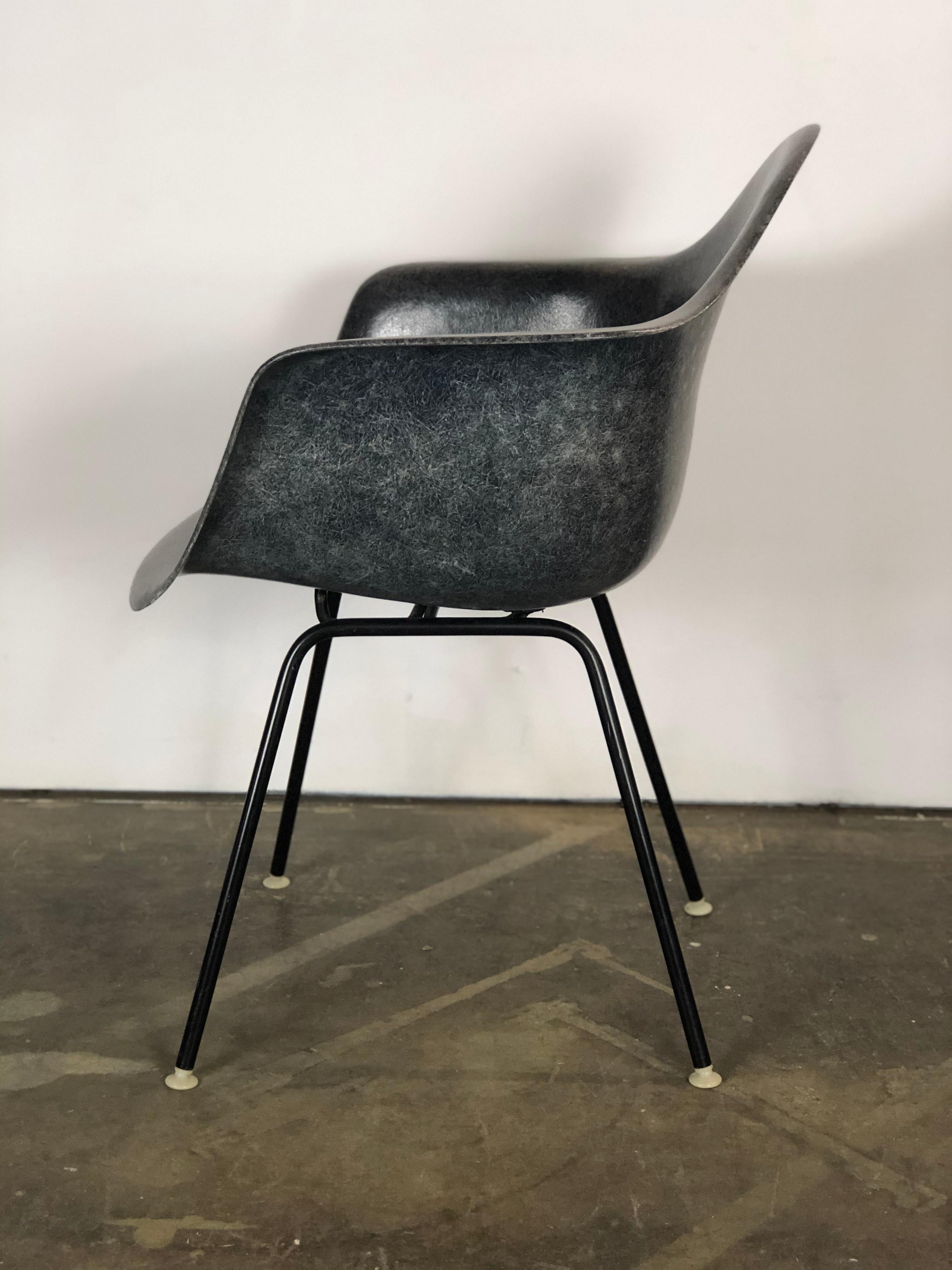 Rare Navy Blue Herman Miller Eames Fiberglass DAX Armchair In Good Condition In Brooklyn, NY