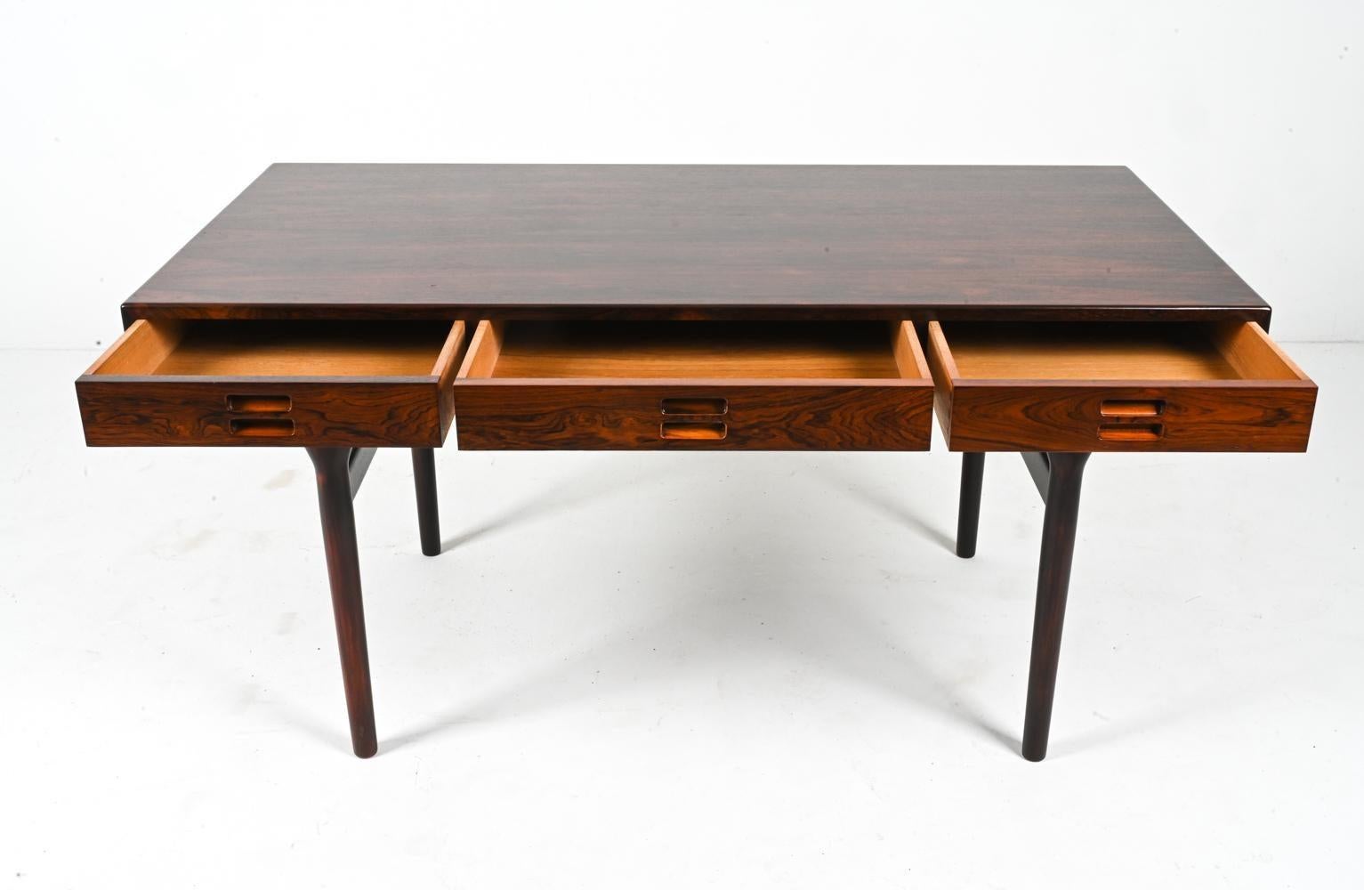 Rare ND93 Desk in Rosewood by Nanna Ditzel for Søren Willadsen, Denmark, 1950's For Sale 3