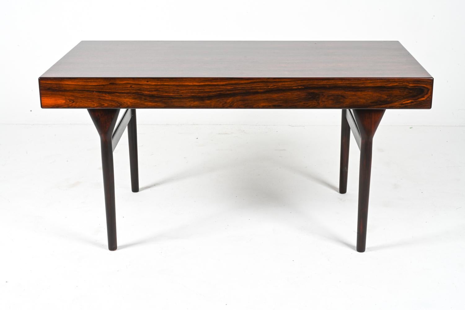 Rare ND93 Desk in Rosewood by Nanna Ditzel for Søren Willadsen, Denmark, 1950's In Good Condition For Sale In Norwalk, CT
