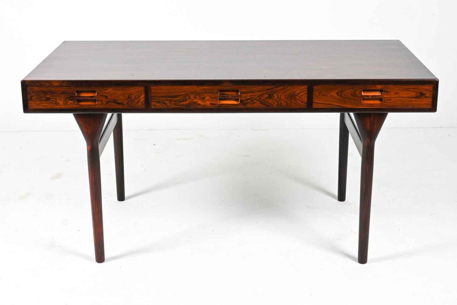 Rare ND93 Desk in Rosewood by Nanna Ditzel for Søren Willadsen, Denmark, 1950's For Sale 1