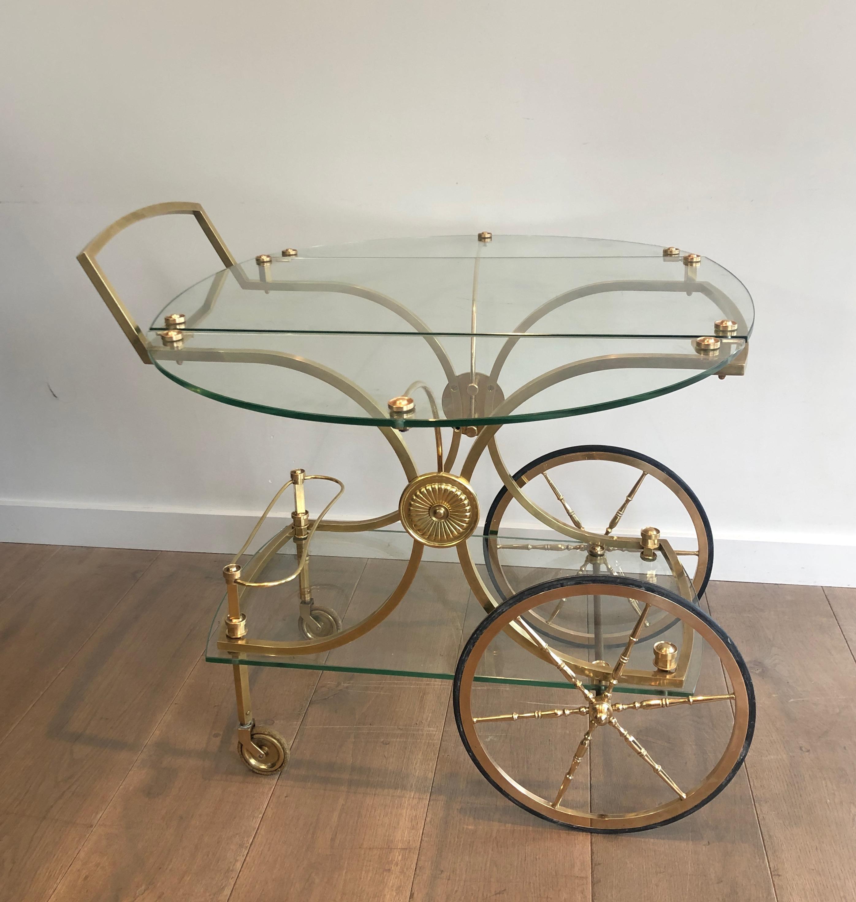 Rare Neoclassical Style Brass and Glass Drinks Trolley by Maison Bagués In Good Condition For Sale In Marcq-en-Barœul, Hauts-de-France