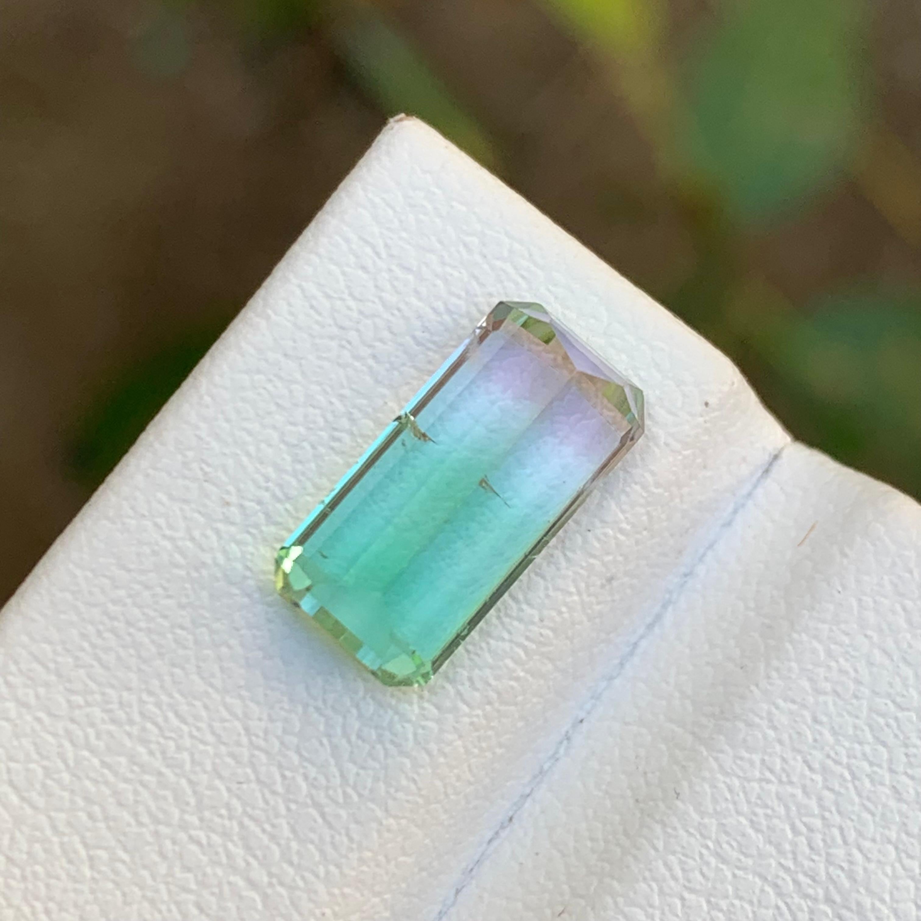 Rare Neon Bluish Green and Pink Bicolor Tourmaline Gemstone, 3.95 Ct Emerald Cut In New Condition For Sale In Peshawar, PK