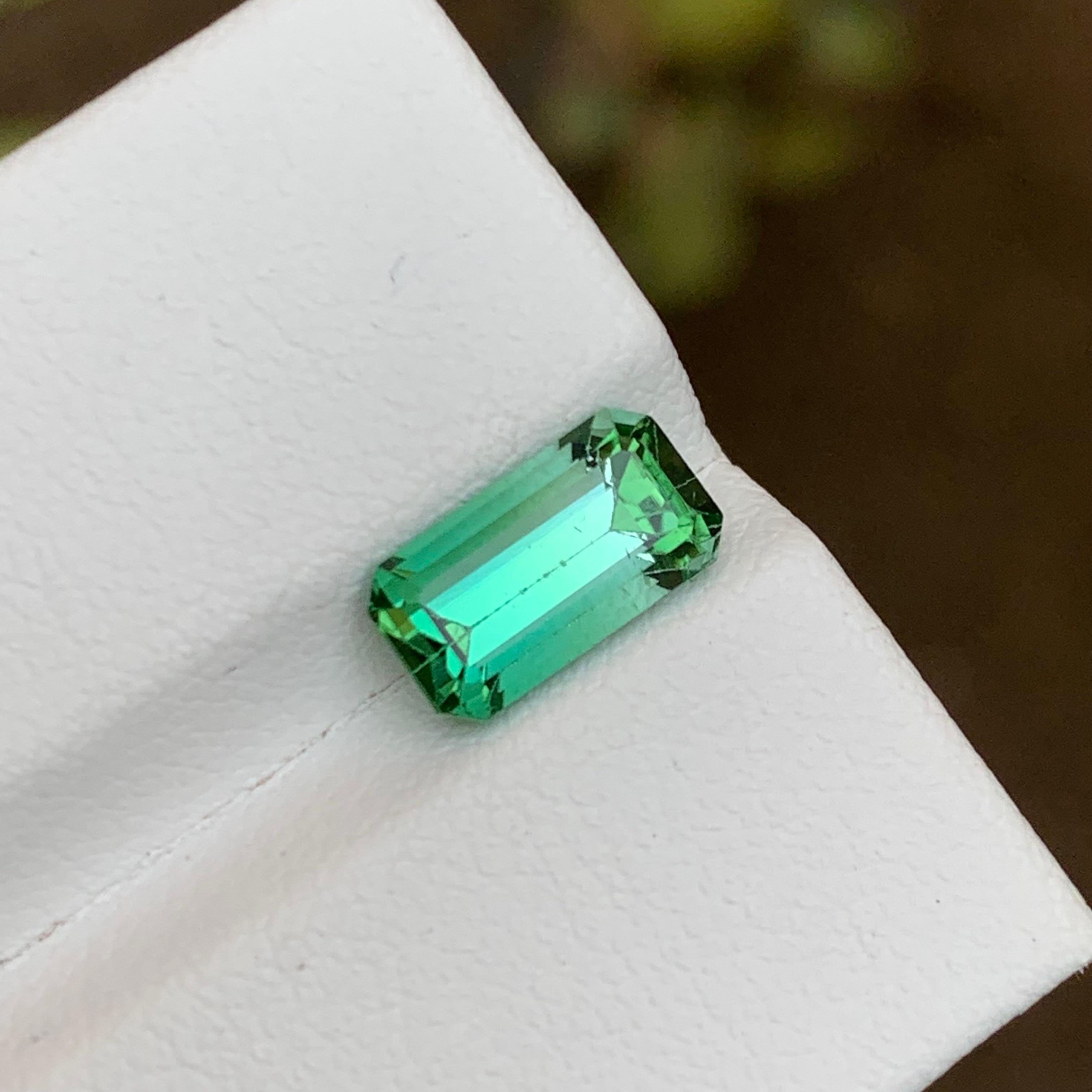 Rare Neon Bluish Green Bicolor Natural Tourmaline Gemstone, 2.25 Ct Emerald Cut Neuf - En vente à Peshawar, PK
