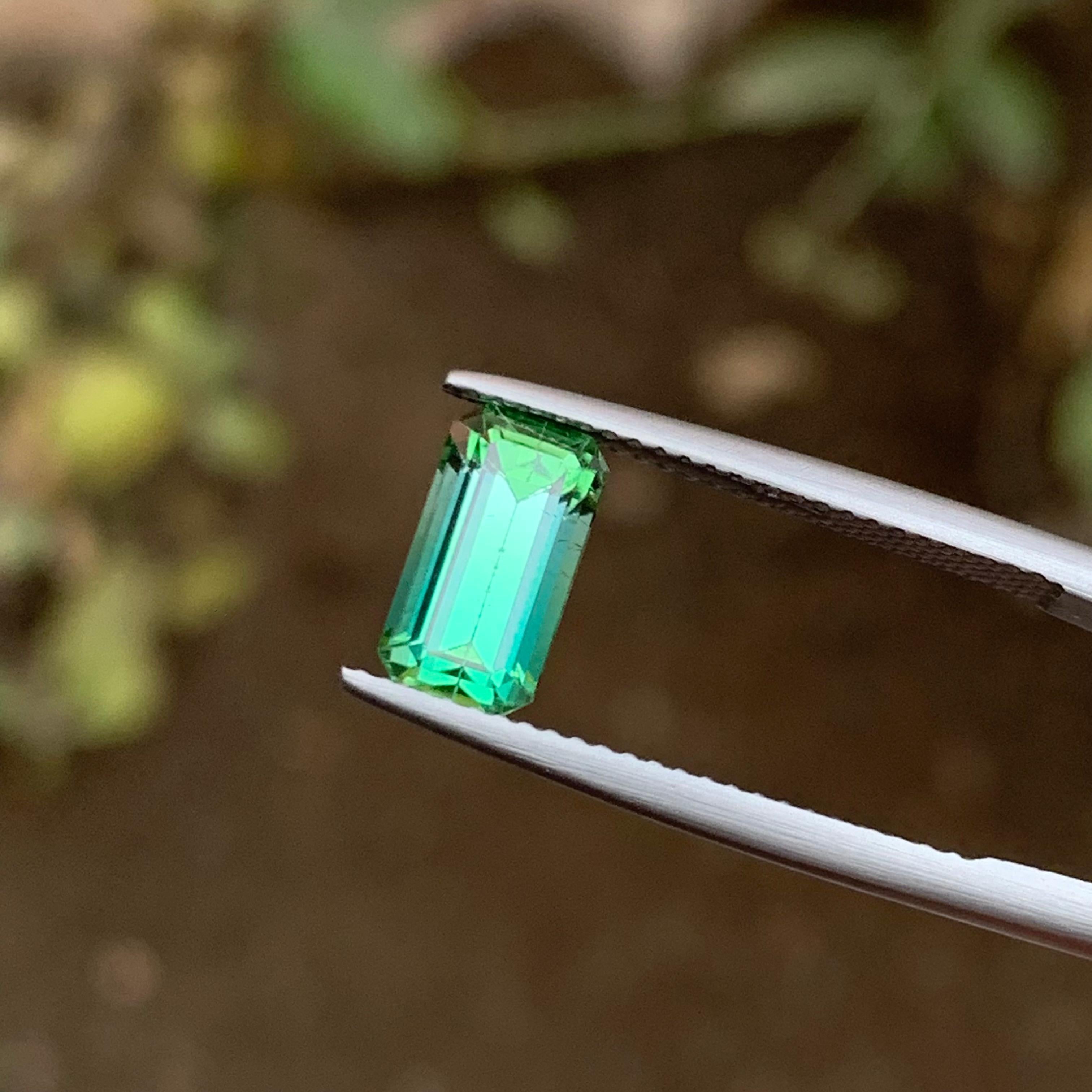Rare Neon Bluish Green Bicolor Natural Tourmaline Gemstone, 2.25 Ct Emerald Cut In New Condition For Sale In Peshawar, PK