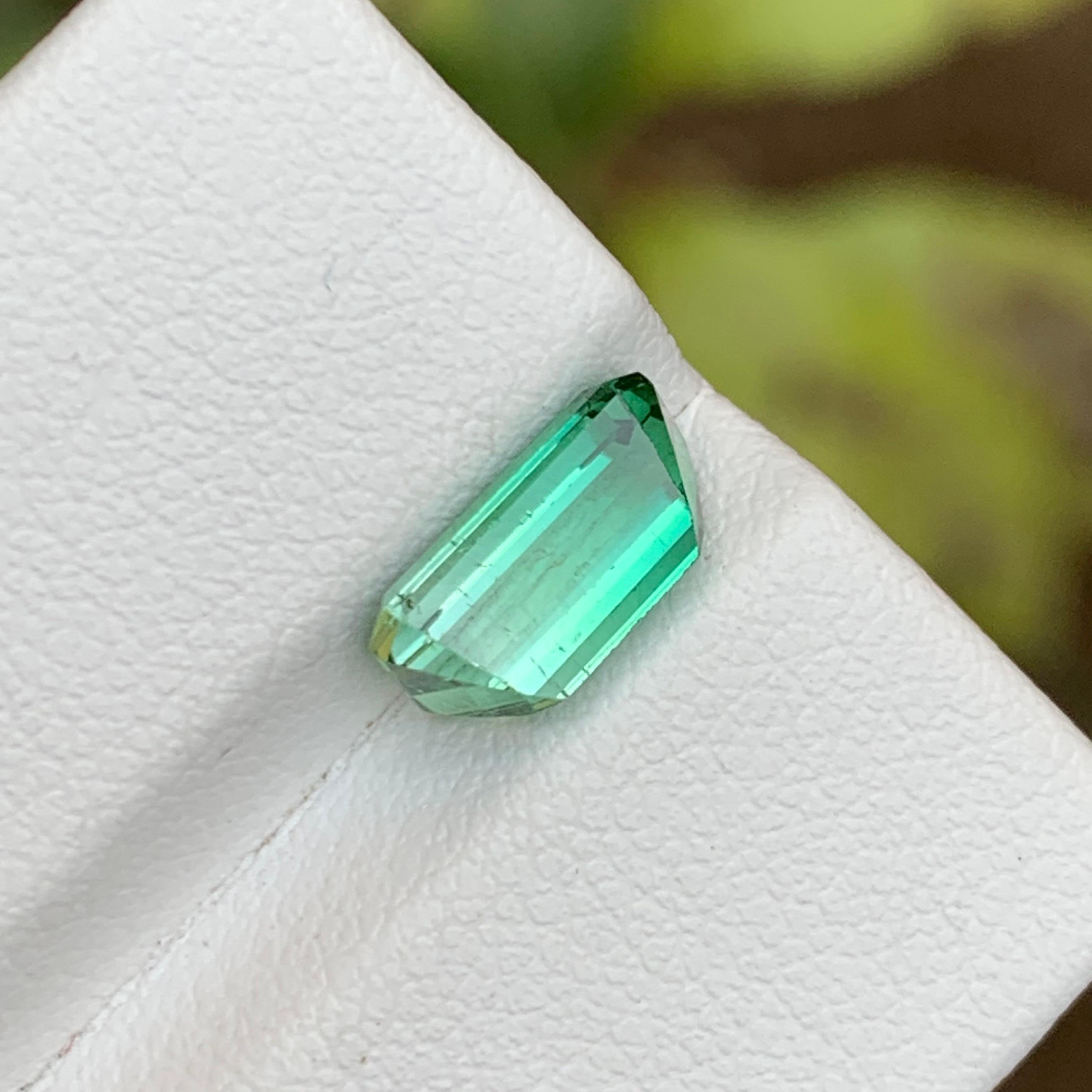 Rare Neon Bluish Green Bicolor Natural Tourmaline Gemstone, 2.25 Ct Emerald Cut en vente 2