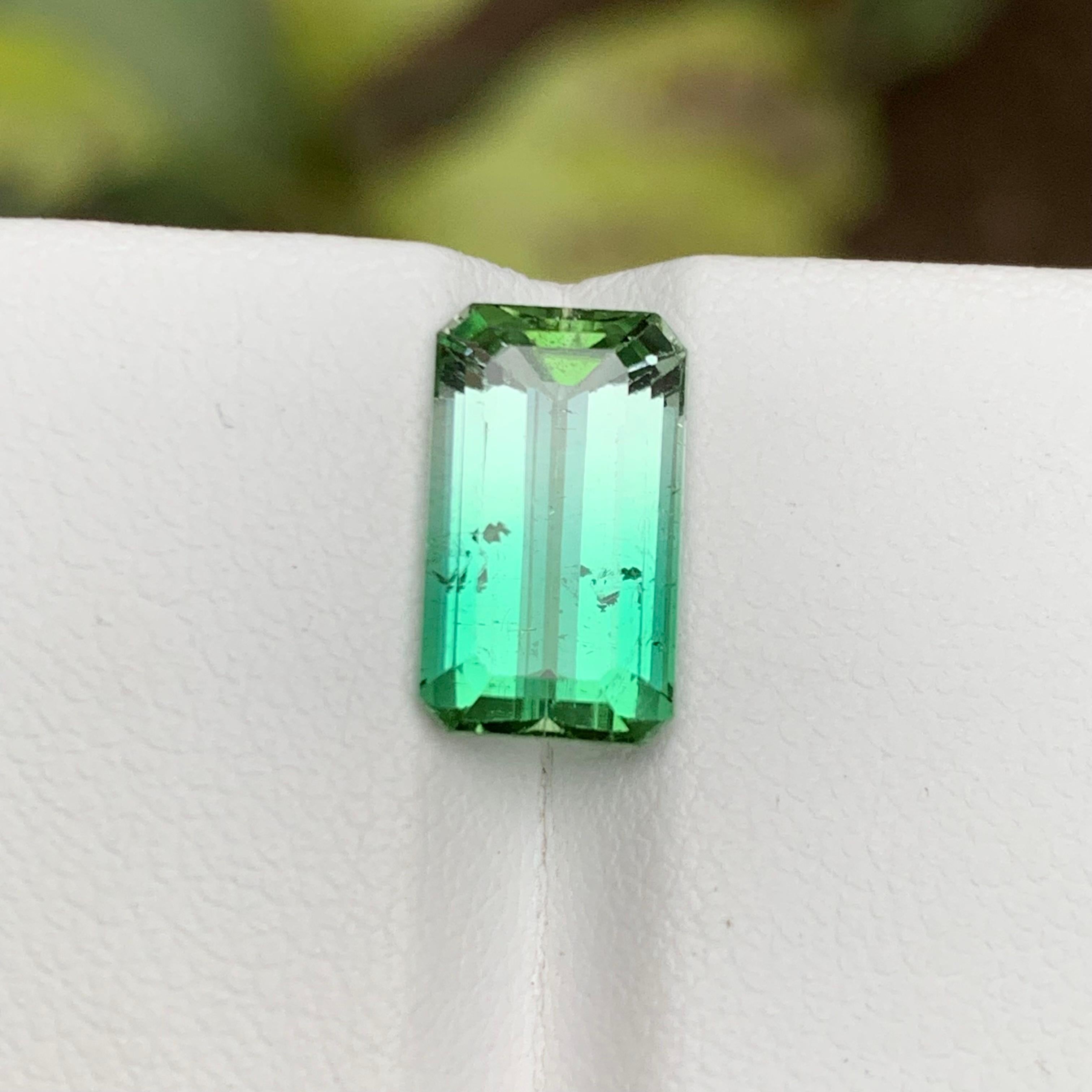 Rare Neon Bluish Green Bicolor Tourmaline Gemstone, 3.95 Ct Step Emerald Cut Afg en vente 4