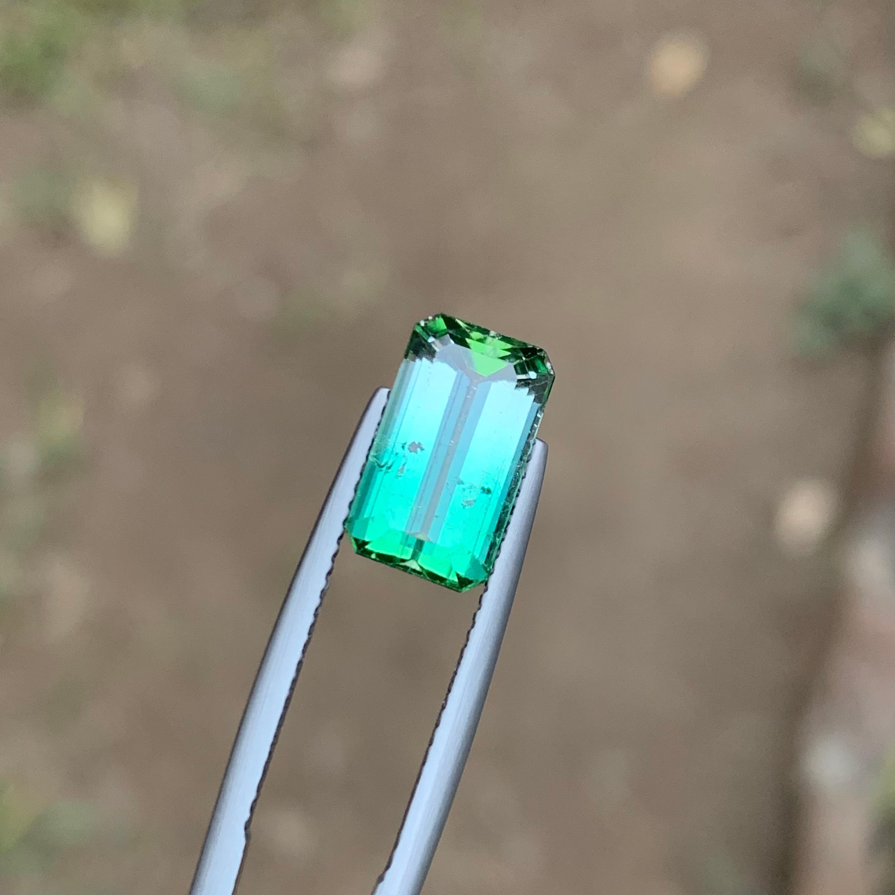 Rare Neon Bluish Green Bicolor Tourmaline Gemstone, 3.95 Ct Step Emerald Cut Afg en vente 5