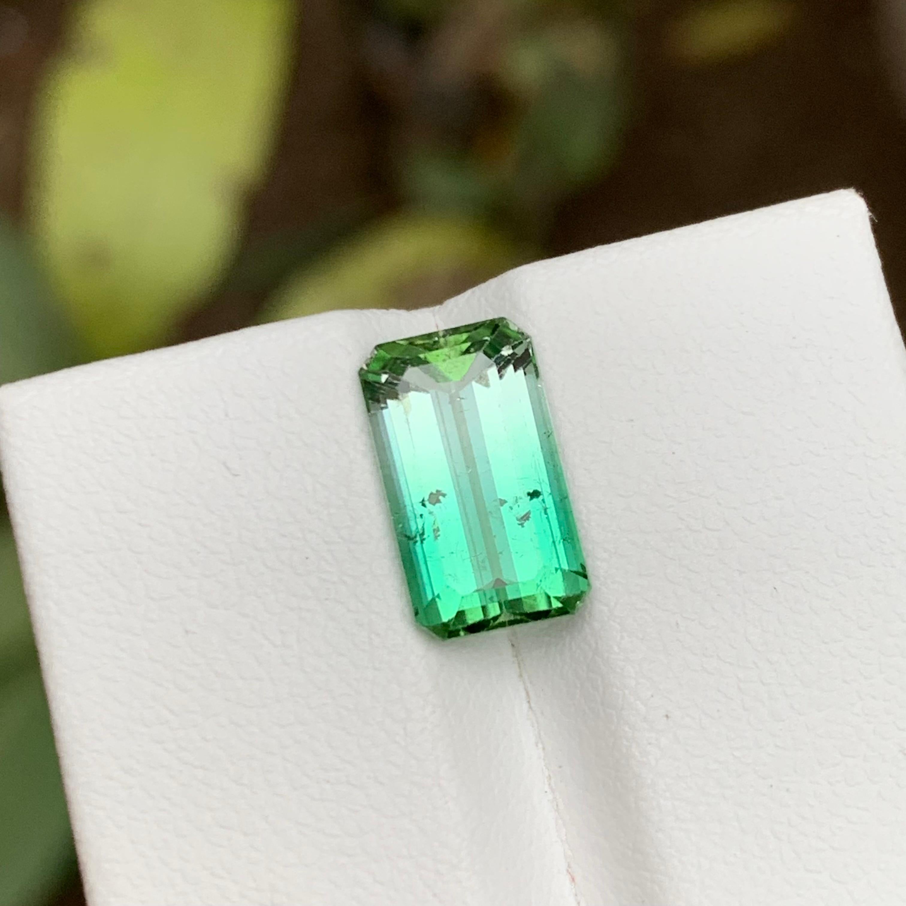 Rare Neon Bluish Green Bicolor Tourmaline Gemstone, 3.95 Ct Step Emerald Cut Afg en vente 7