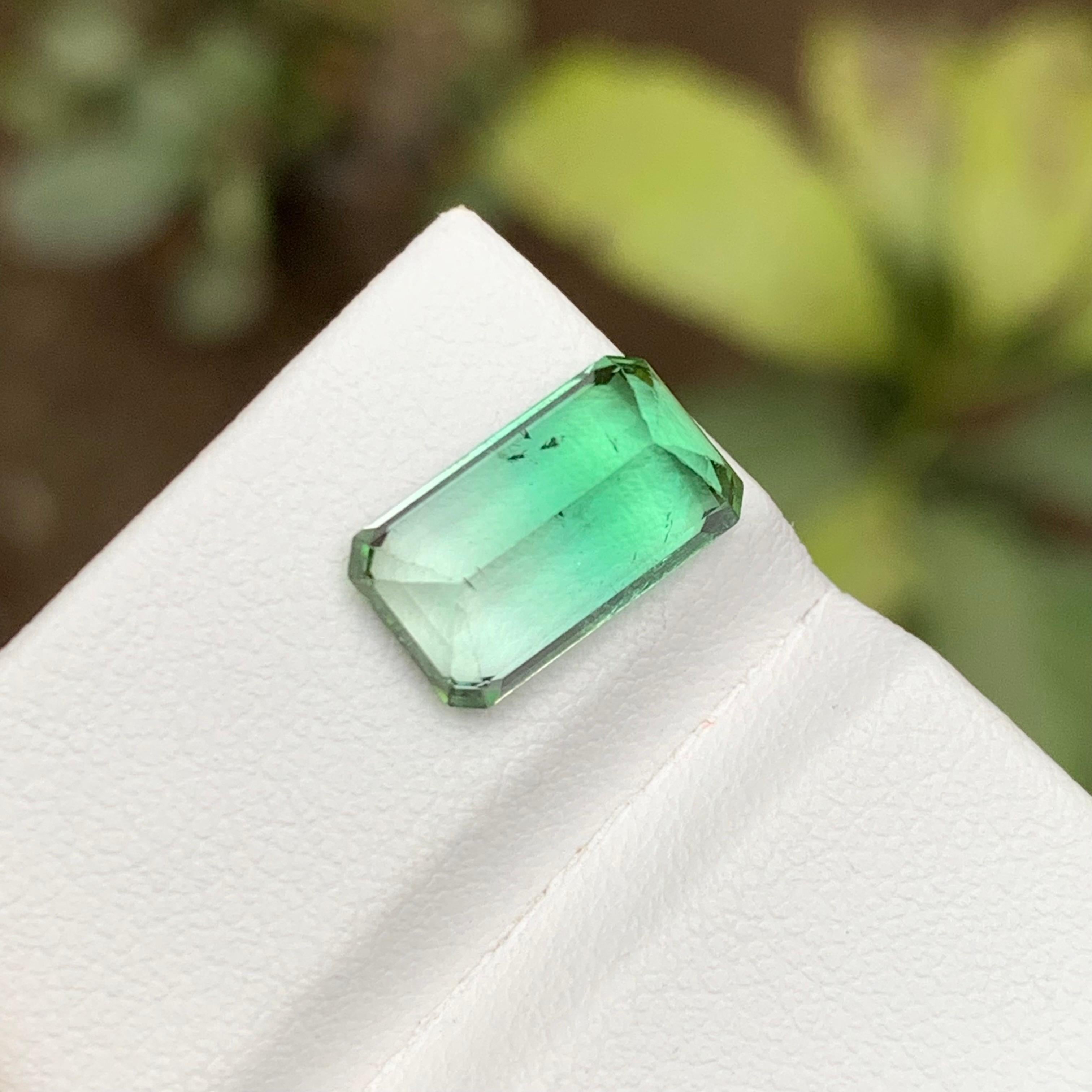 Contemporain Rare Neon Bluish Green Bicolor Tourmaline Gemstone, 3.95 Ct Step Emerald Cut Afg en vente