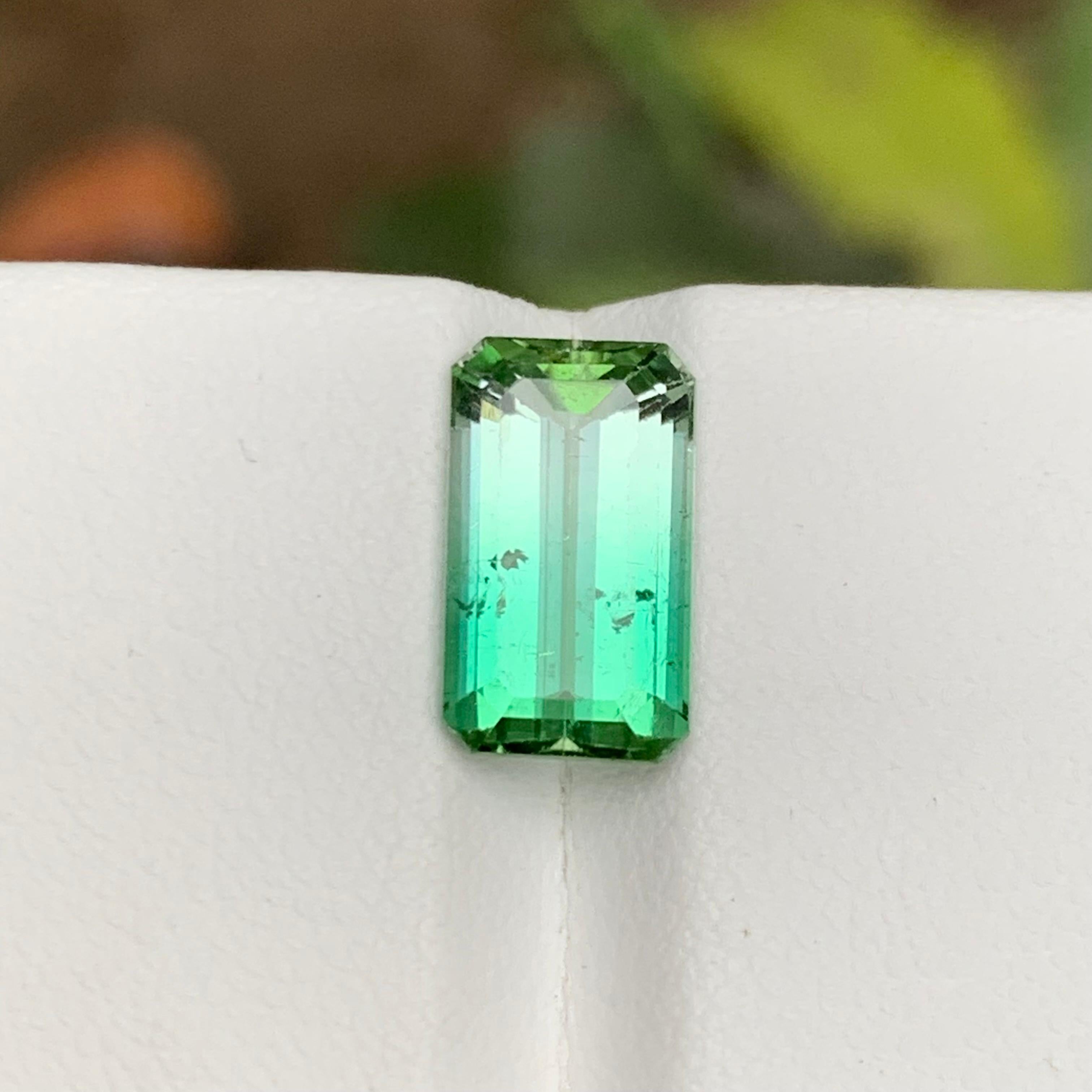 Taille émeraude Rare Neon Bluish Green Bicolor Tourmaline Gemstone, 3.95 Ct Step Emerald Cut Afg en vente