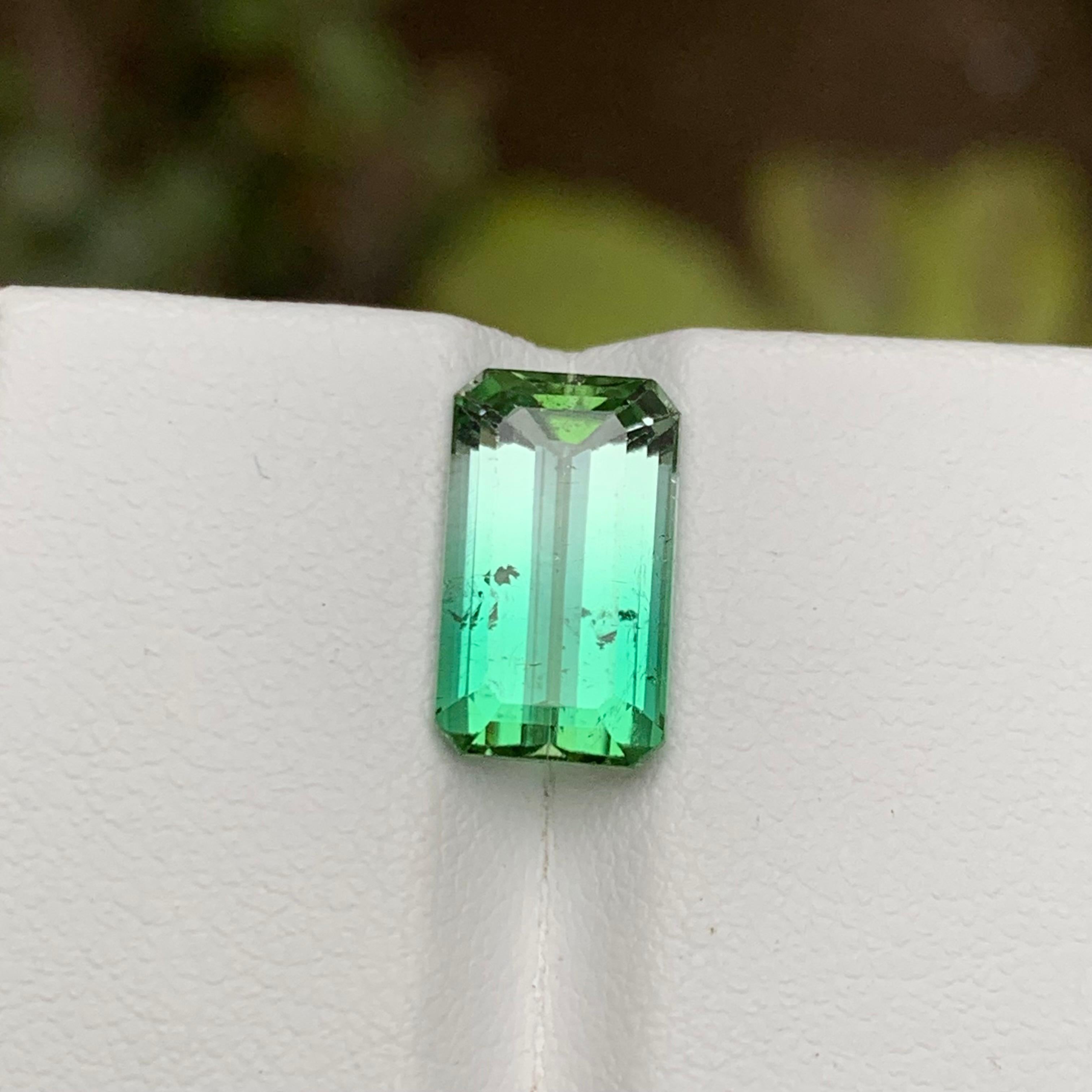 Rare Neon Bluish Green Bicolor Tourmaline Gemstone, 3.95 Ct Step Emerald Cut Afg en vente 2