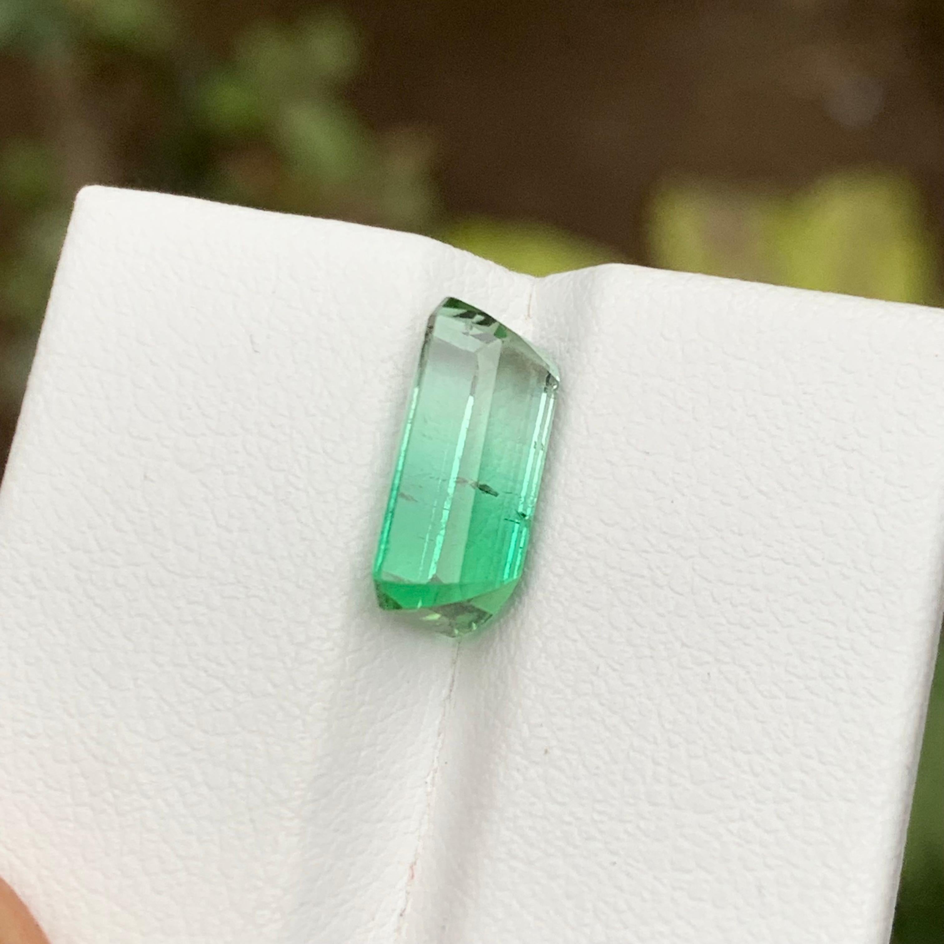 Rare Neon Bluish Green Bicolor Tourmaline Gemstone, 3.95 Ct Step Emerald Cut Afg en vente 3