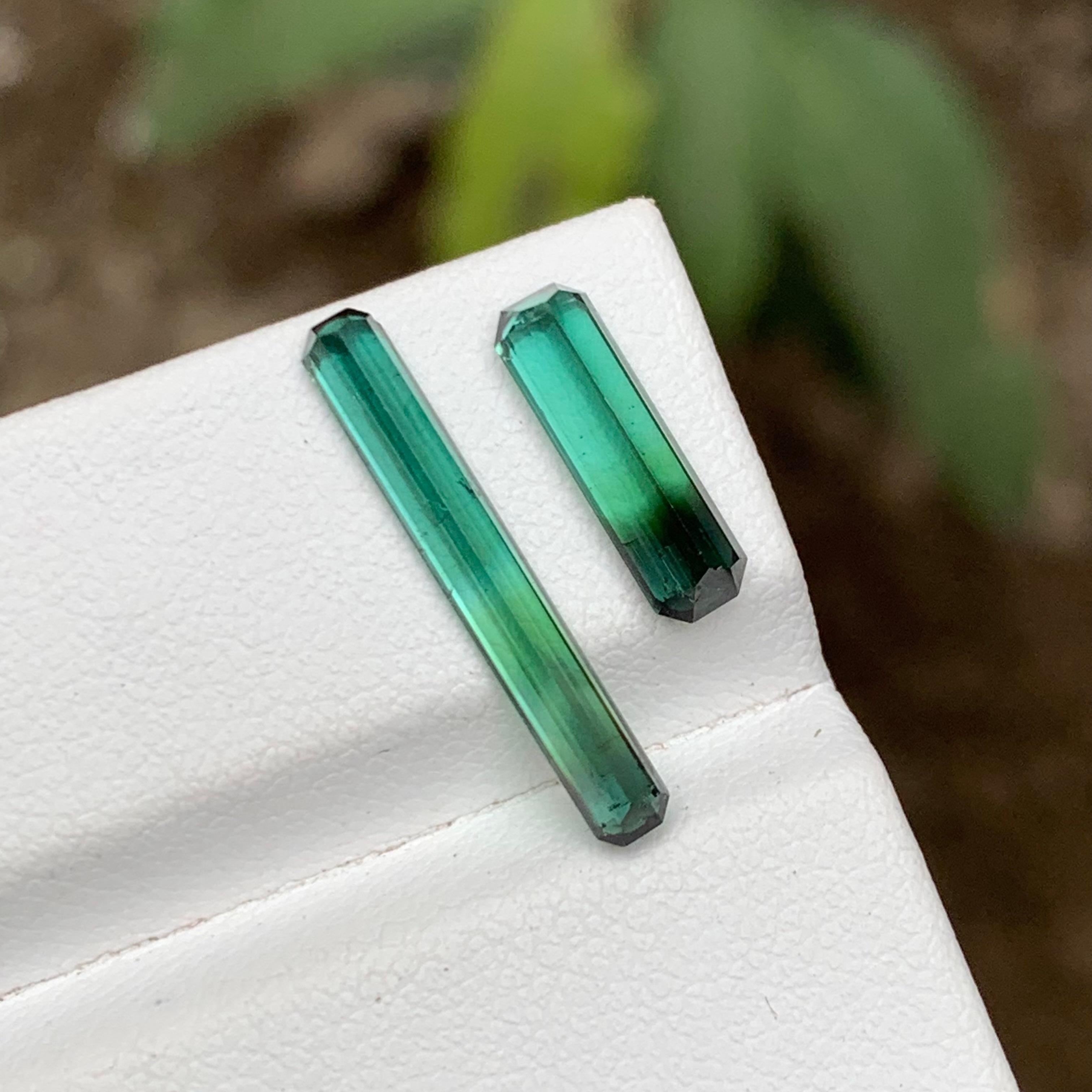 Rare Neon Bluish Green & Black Bicolor Tourmaline Gemstone, 3.05 Ct Emerald Cut In New Condition For Sale In Peshawar, PK