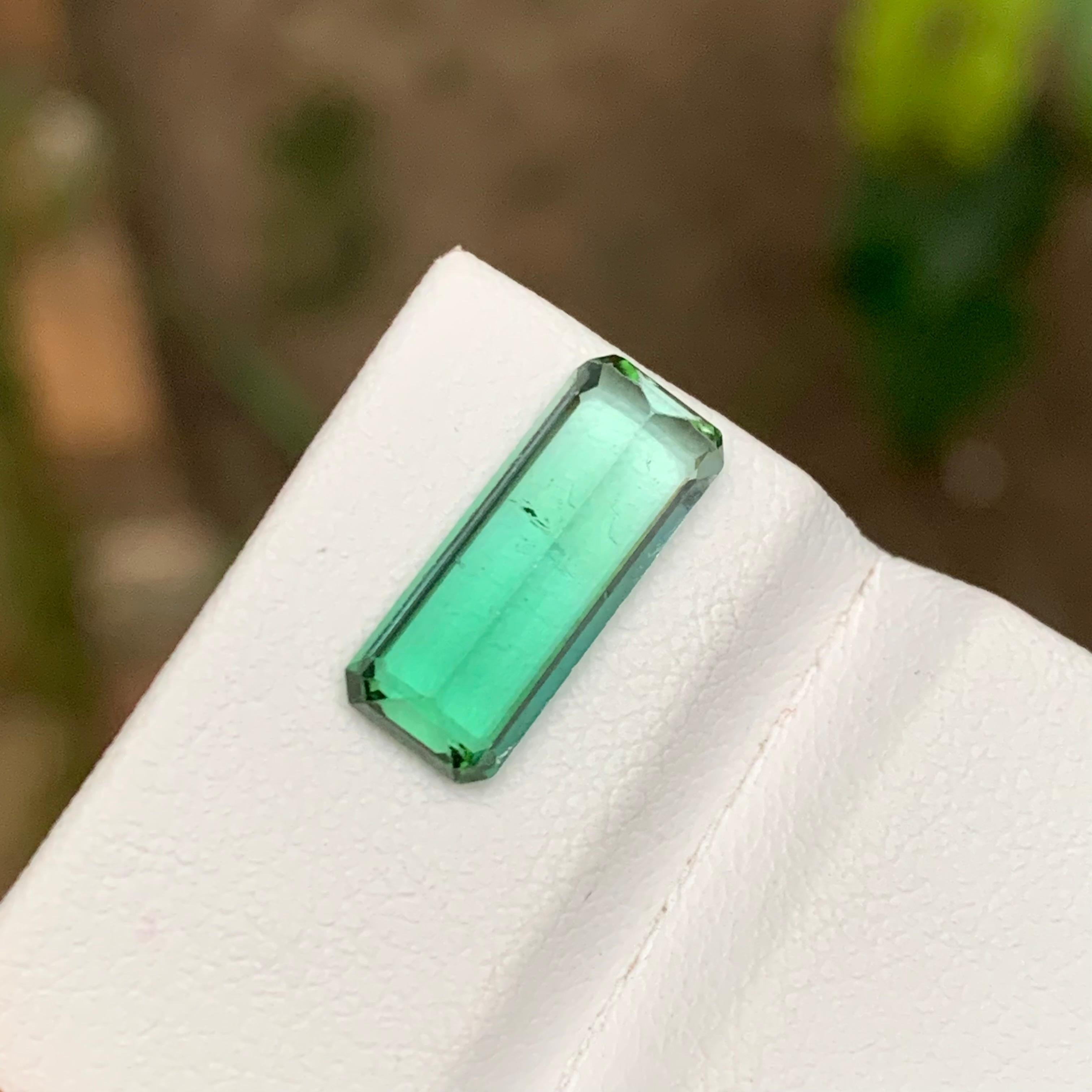 Rare Neon Bluish Green Tourmaline Gemstone, 2.90 Ct Emerald Cut-Ring/Jewelry Afg In New Condition For Sale In Peshawar, PK