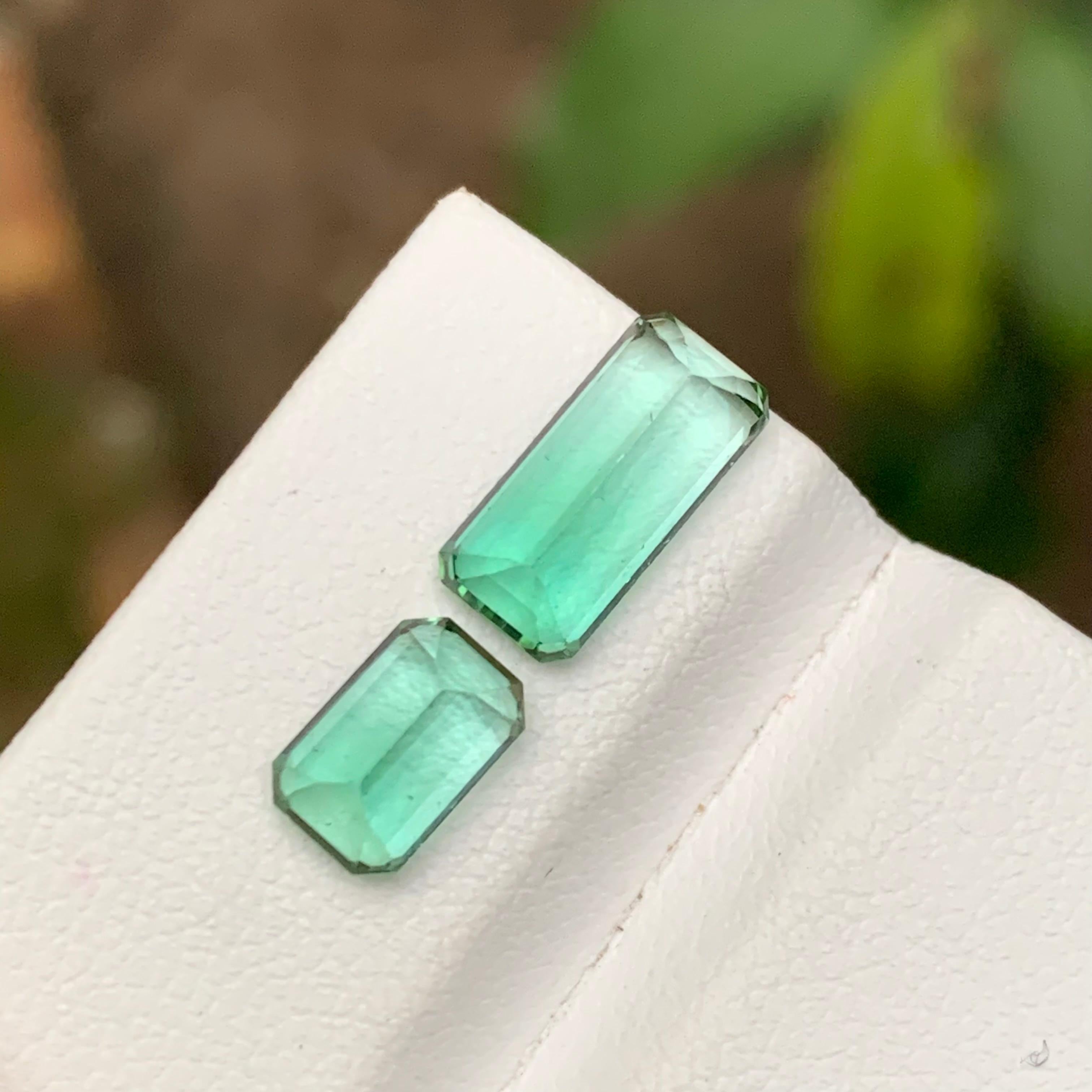 Rare Neon Bluish Green Tourmaline Gemstones, 3.55 Ct Emerald Cut for Jewelry Set In New Condition For Sale In Peshawar, PK