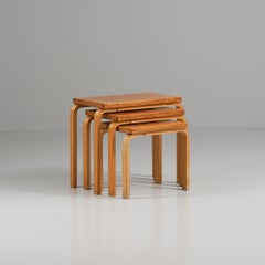 Seltene Nisttische, Alvar Aalto, Oy Huonekalu- ja Rakennustyötehdas Ab, 1950er Jahre