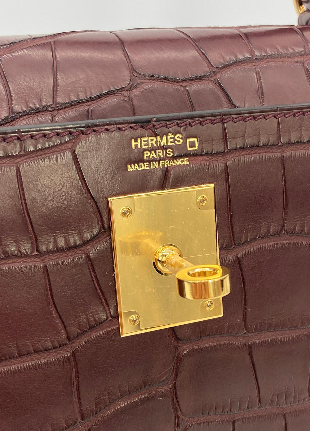 NOUVEAU Hermès Kelly 28 Bordeaux Alligator Mat Quincaillerie Or GHW RARE en vente 6