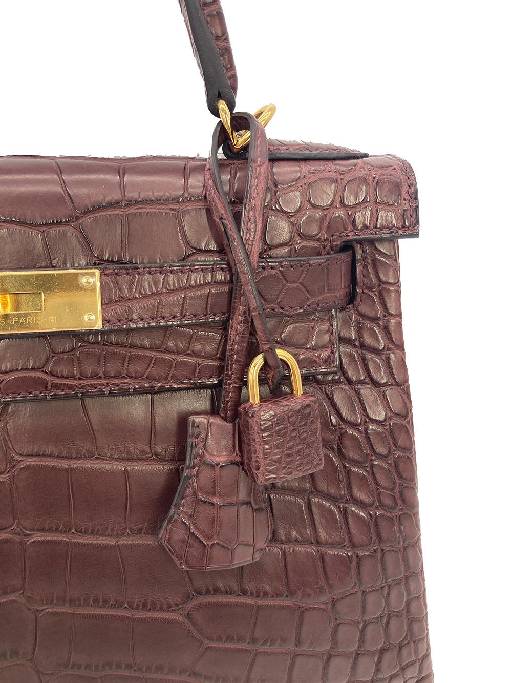 NEW Hermès Kelly 28 Bordeaux Matte Alligator Gold Hardware GHW RARE For Sale 1