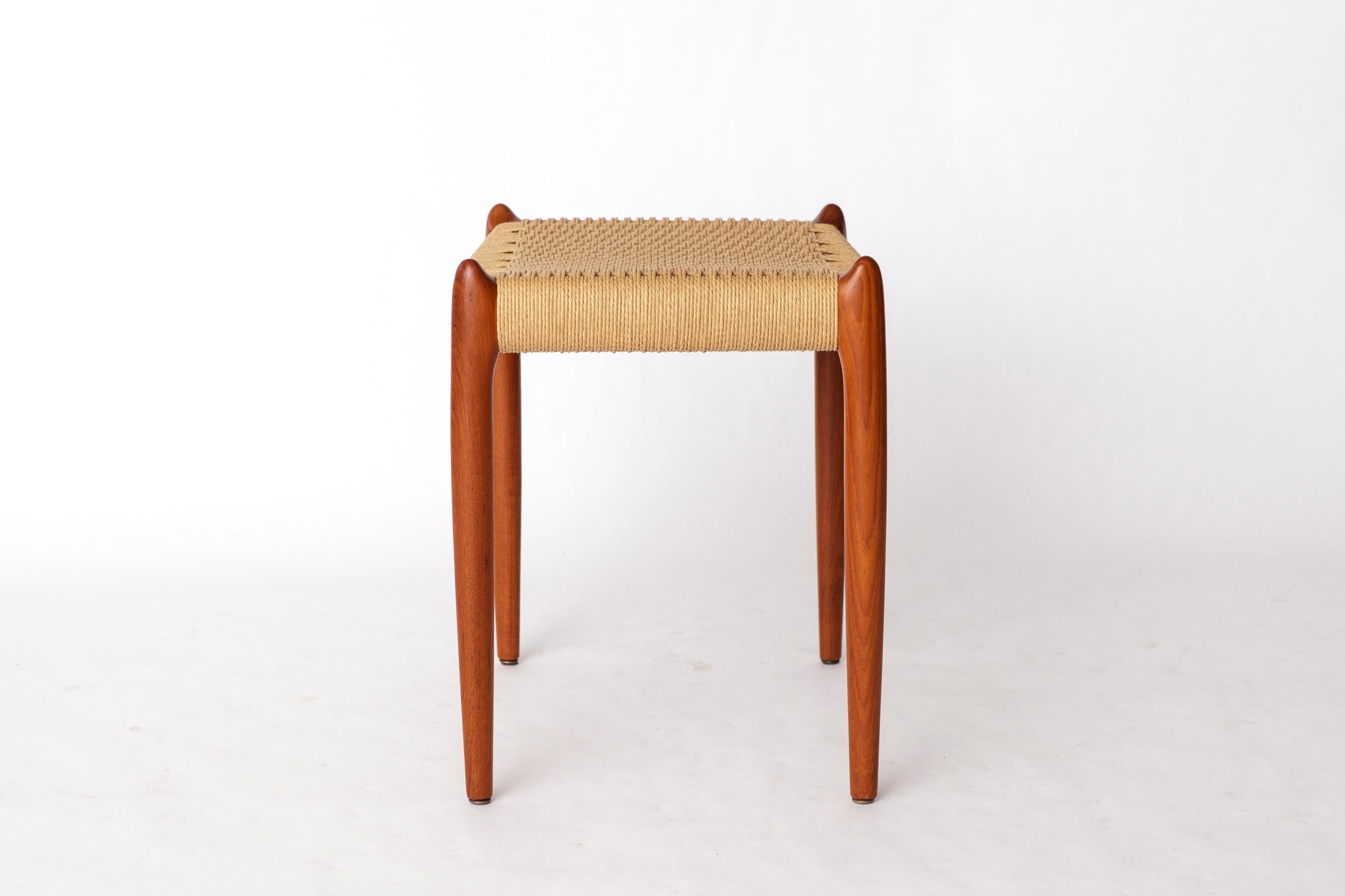 Rare Niels Otto Møller Ottoman Model 78a – Danish Teak & Danish Cord, 1960s Mid- In Excellent Condition For Sale In Hannover, DE