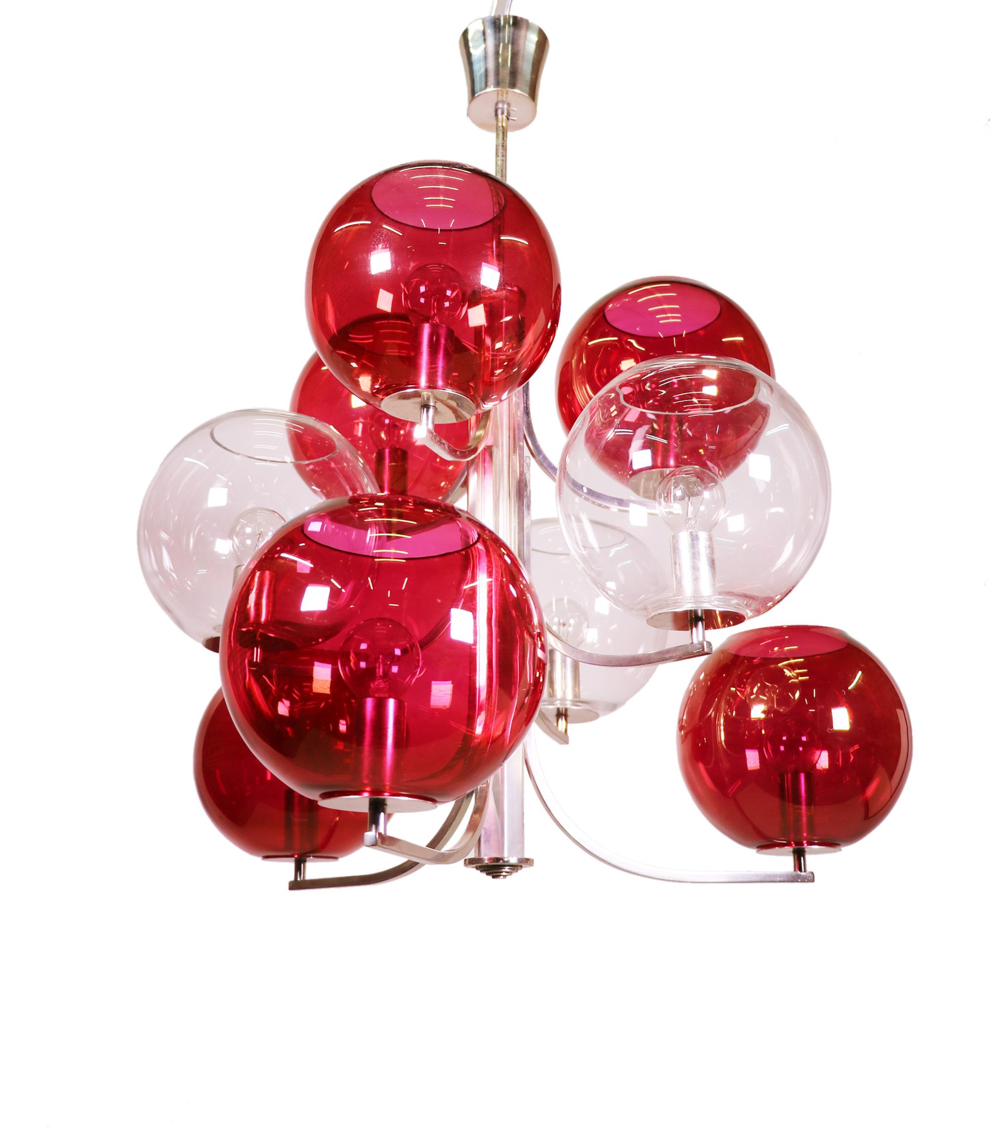 Elegant sputnik cluster of gold tinted cranberry and clear glass globes on a silver plated frame. A modern and glamorous statement chandelier for over a dining table. Rare design. Manufactured in Italy, 1960s. 

Materials: glass and chromed brass.
