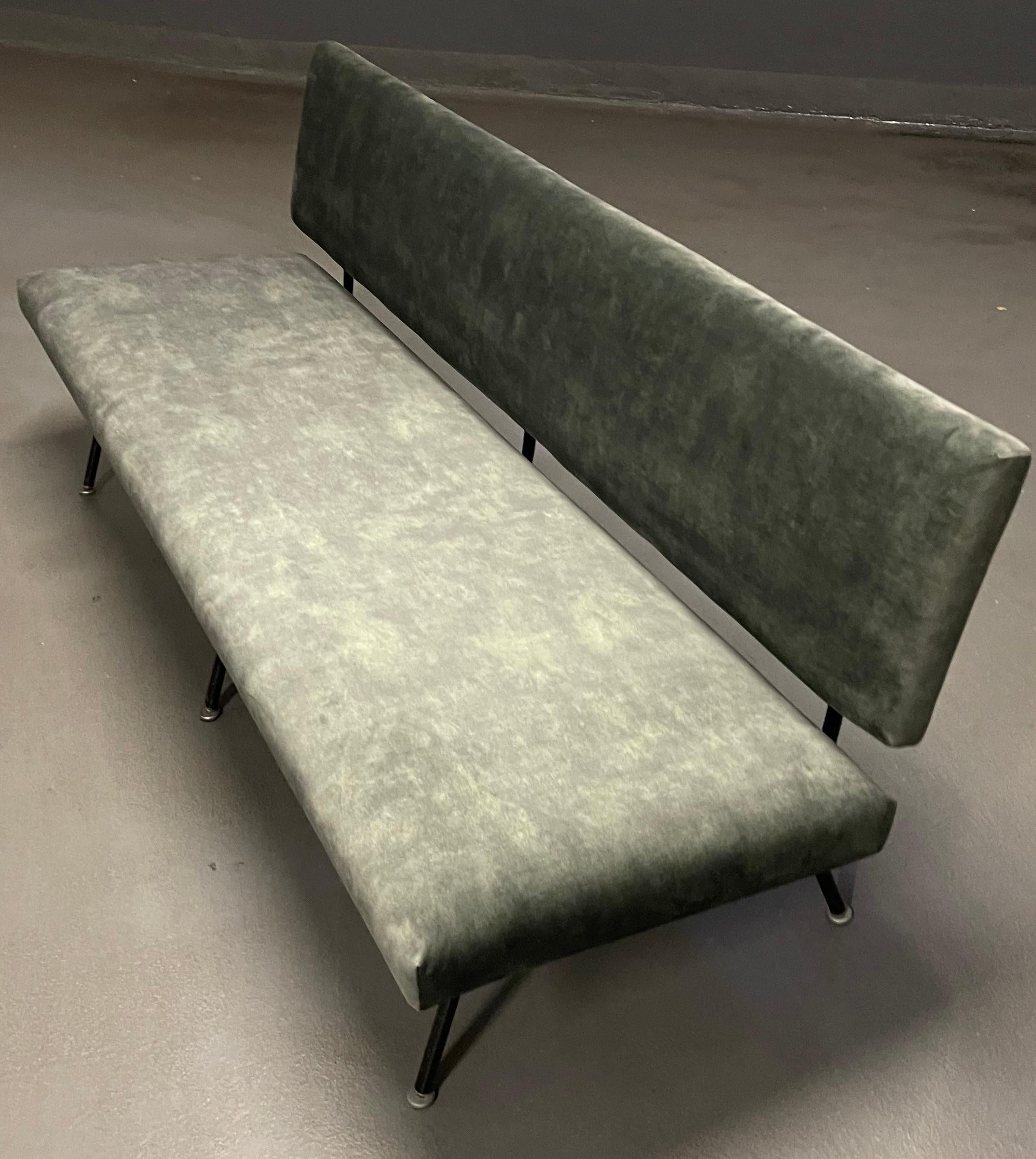 Metà XX secolo Raro divano No. 33 di Florence Knoll in vendita