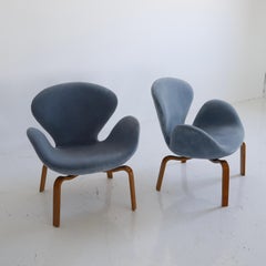 Rare No. 4325 “Swan” Chairs by Arne Jacobsen, a pair