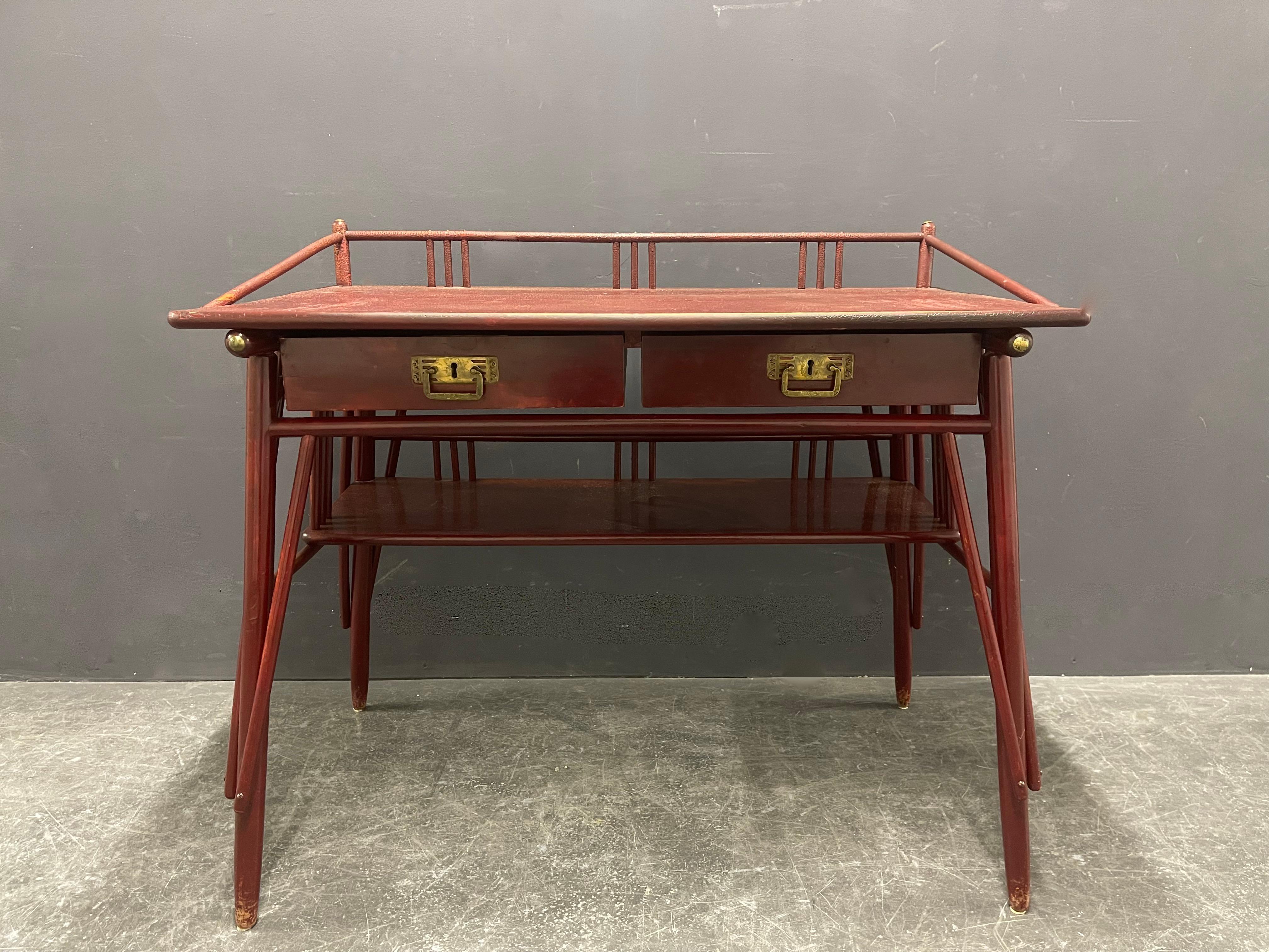 Rare No.49 Art Nouveau Desk from Finland In Distressed Condition For Sale In Munich, DE