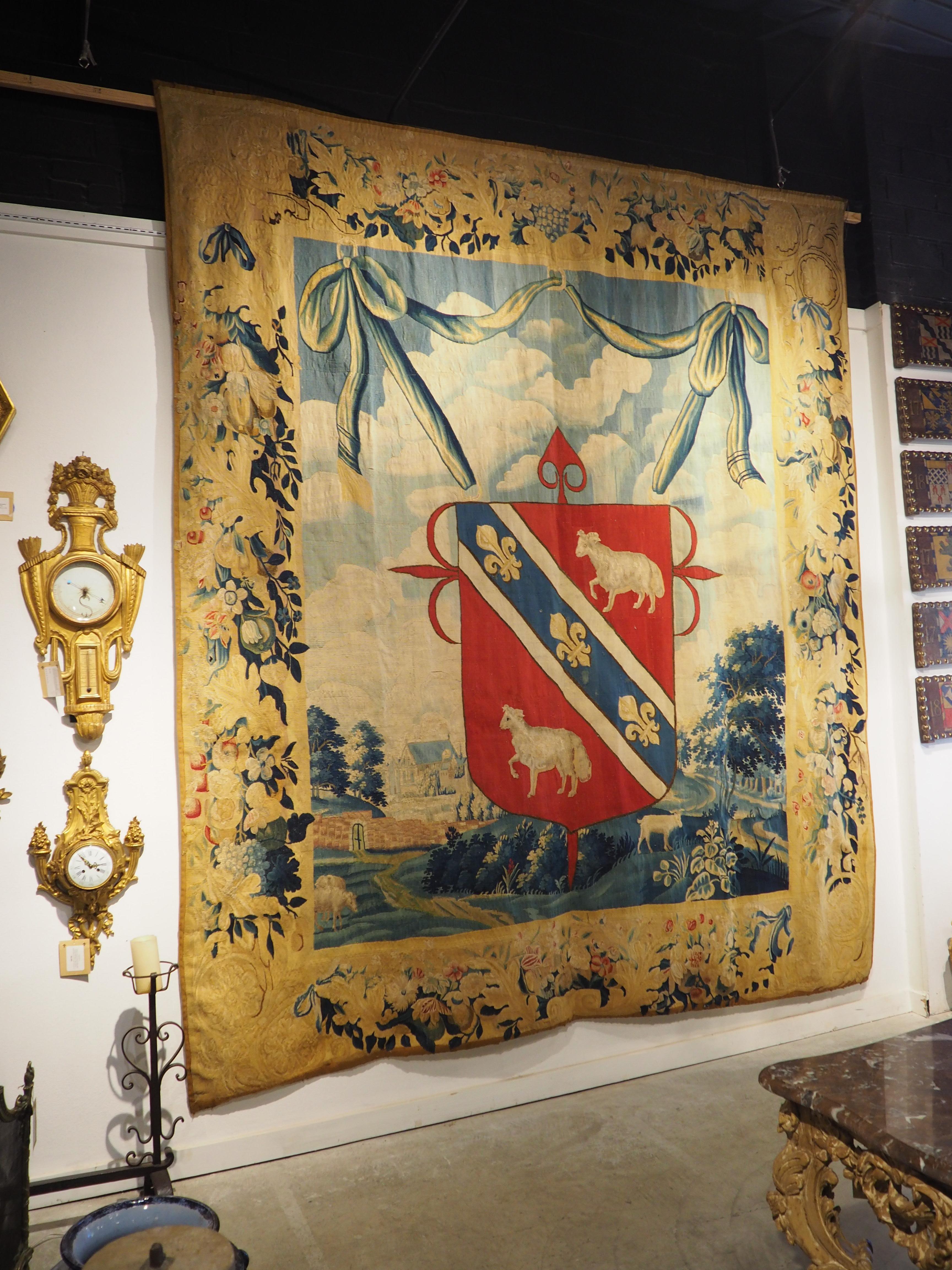 Raro, Tapiz con Escudo Nobiliario, Orden de Santiago, Familia Trogner, C. 1650 en venta 8