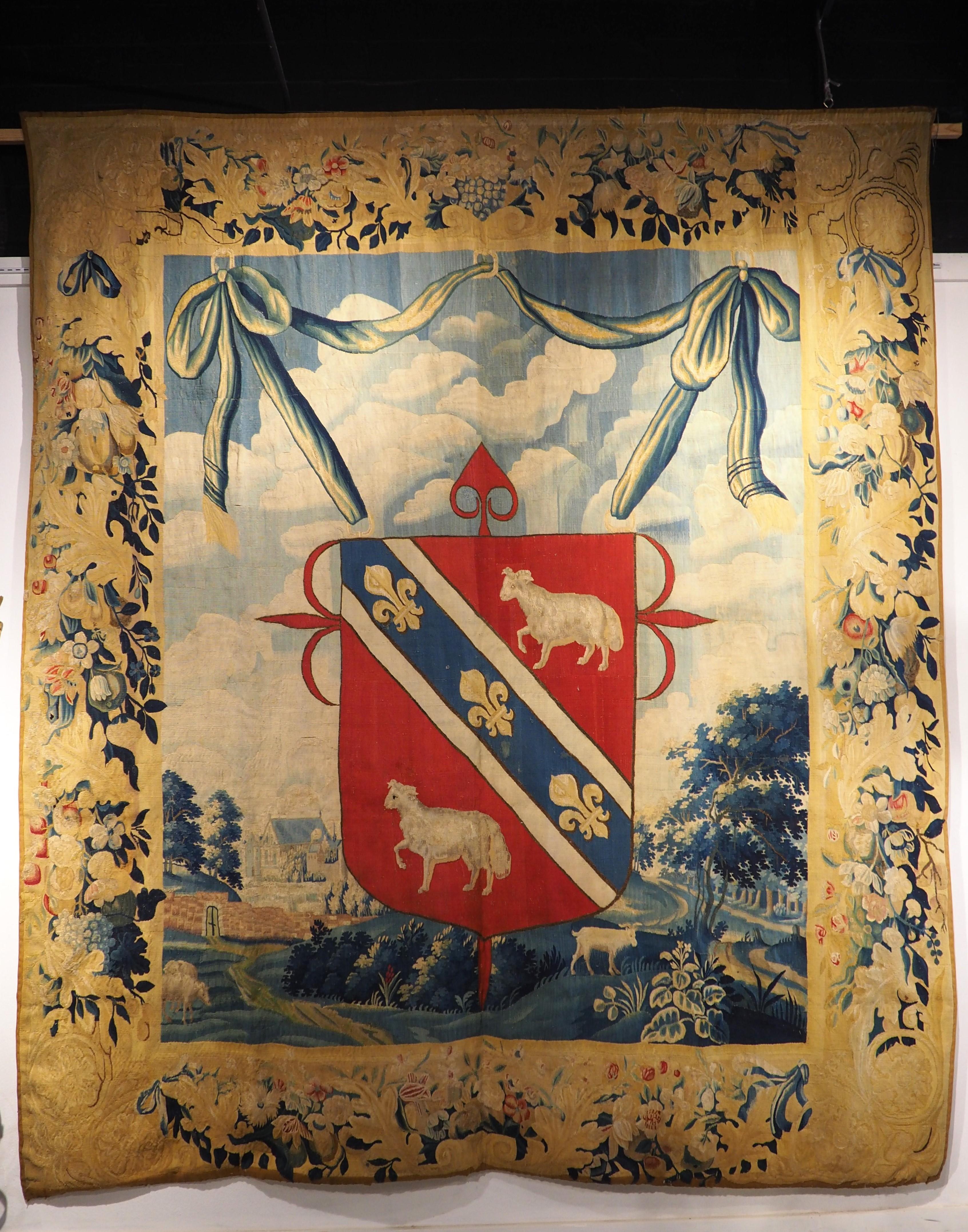 Raro, Tapiz con Escudo Nobiliario, Orden de Santiago, Familia Trogner, C. 1650 en venta 13