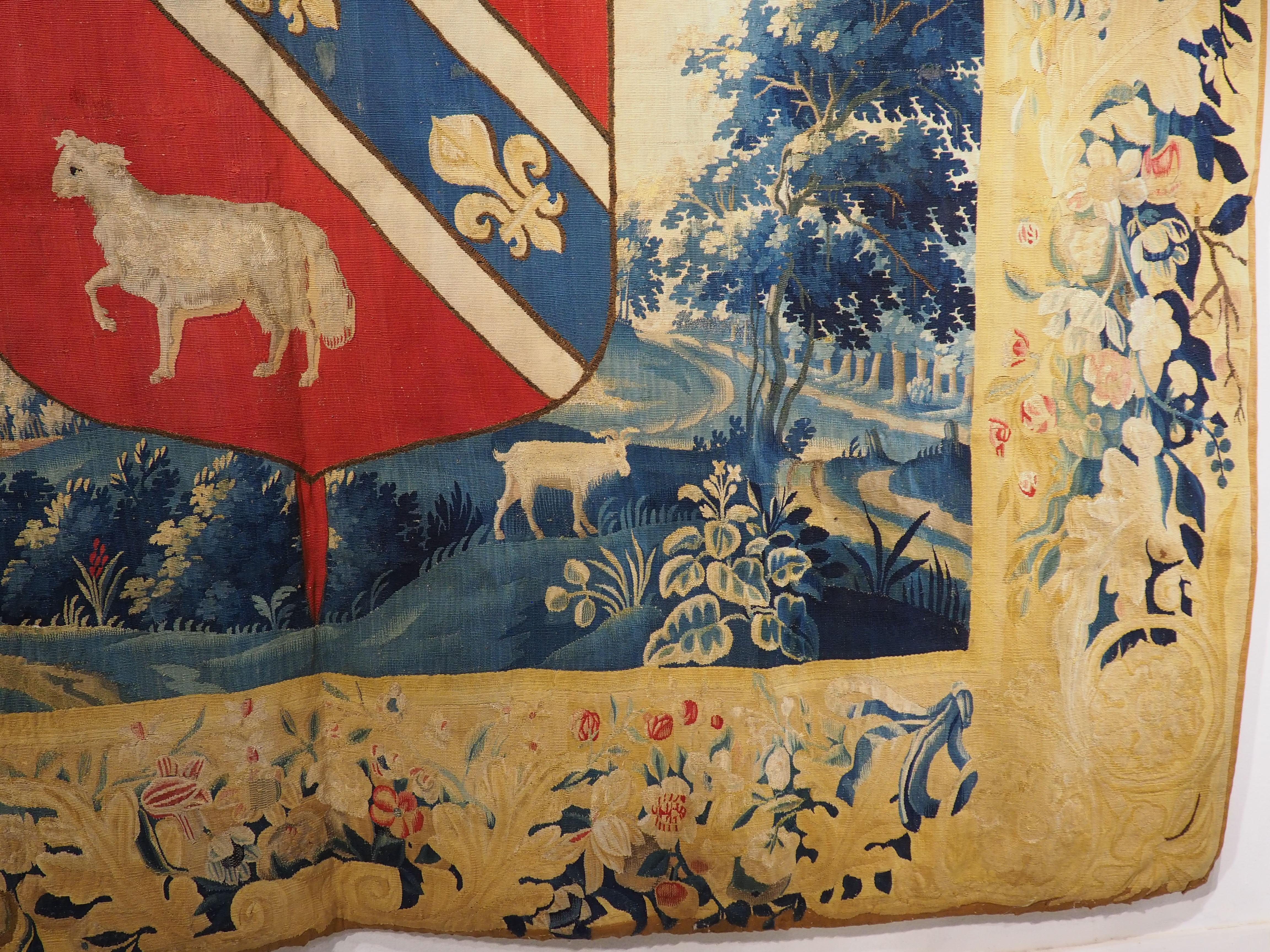 Raro, Tapiz con Escudo Nobiliario, Orden de Santiago, Familia Trogner, C. 1650 en Bueno estado para la venta en Dallas, TX