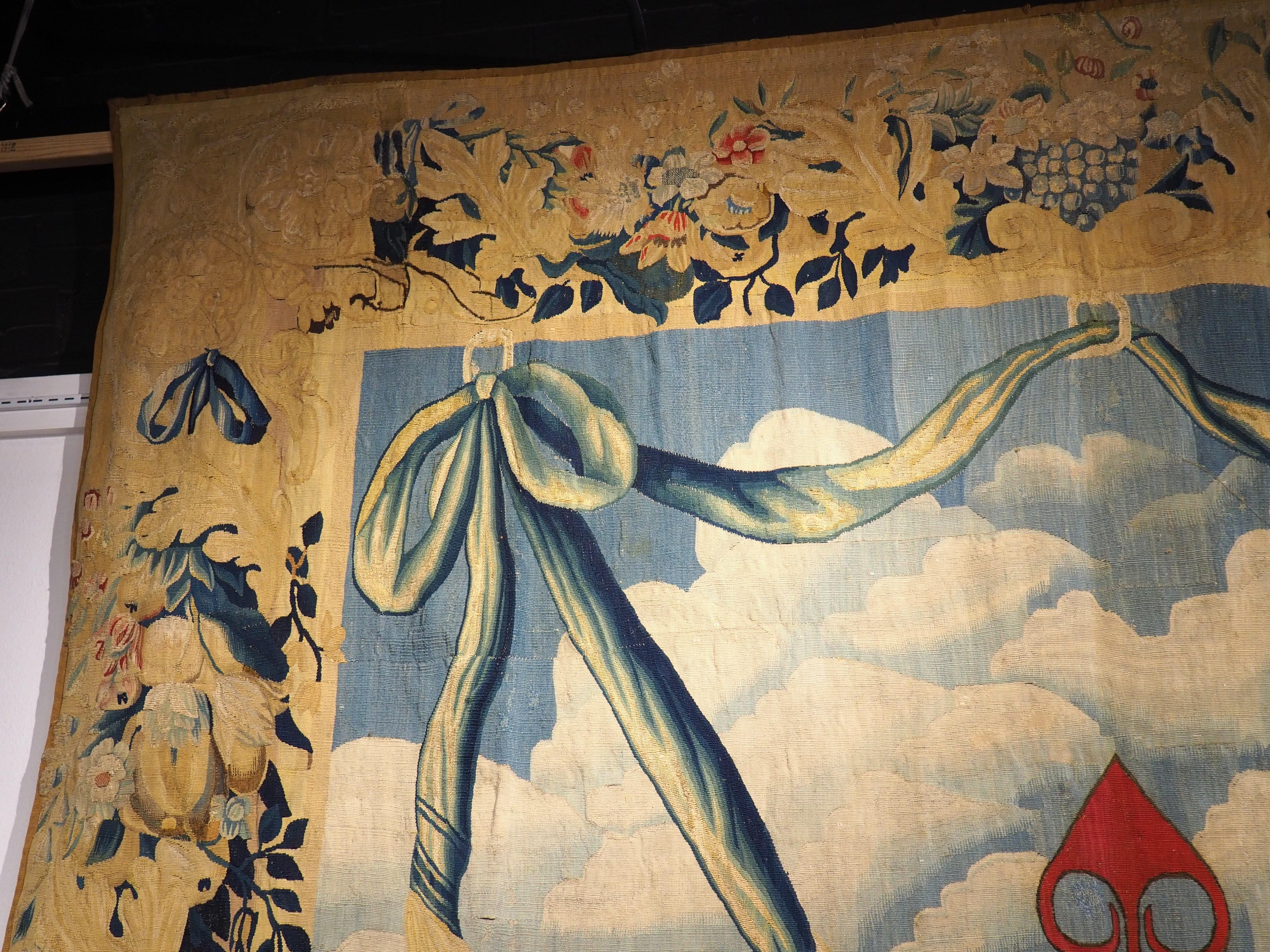 Raro, Tapiz con Escudo Nobiliario, Orden de Santiago, Familia Trogner, C. 1650 Textil en venta