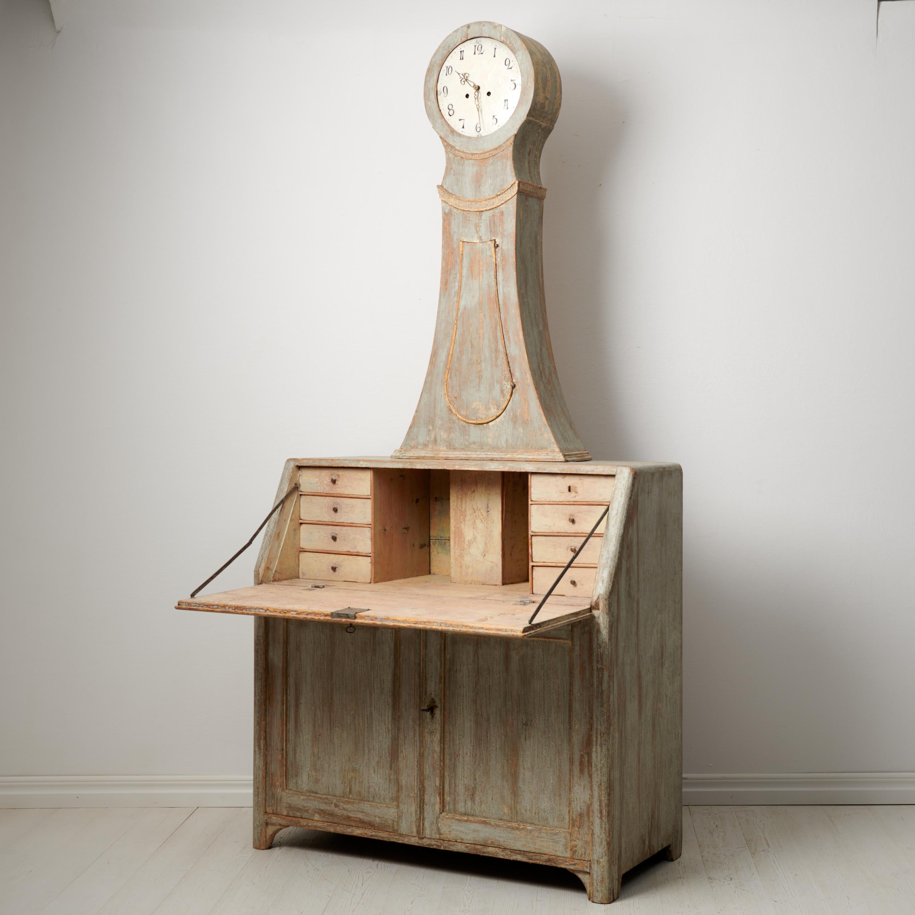 Seltener nordschwedischer antiker Sekretär-Uhr-Schreibtisch aus Kiefernholz (Handgefertigt) im Angebot