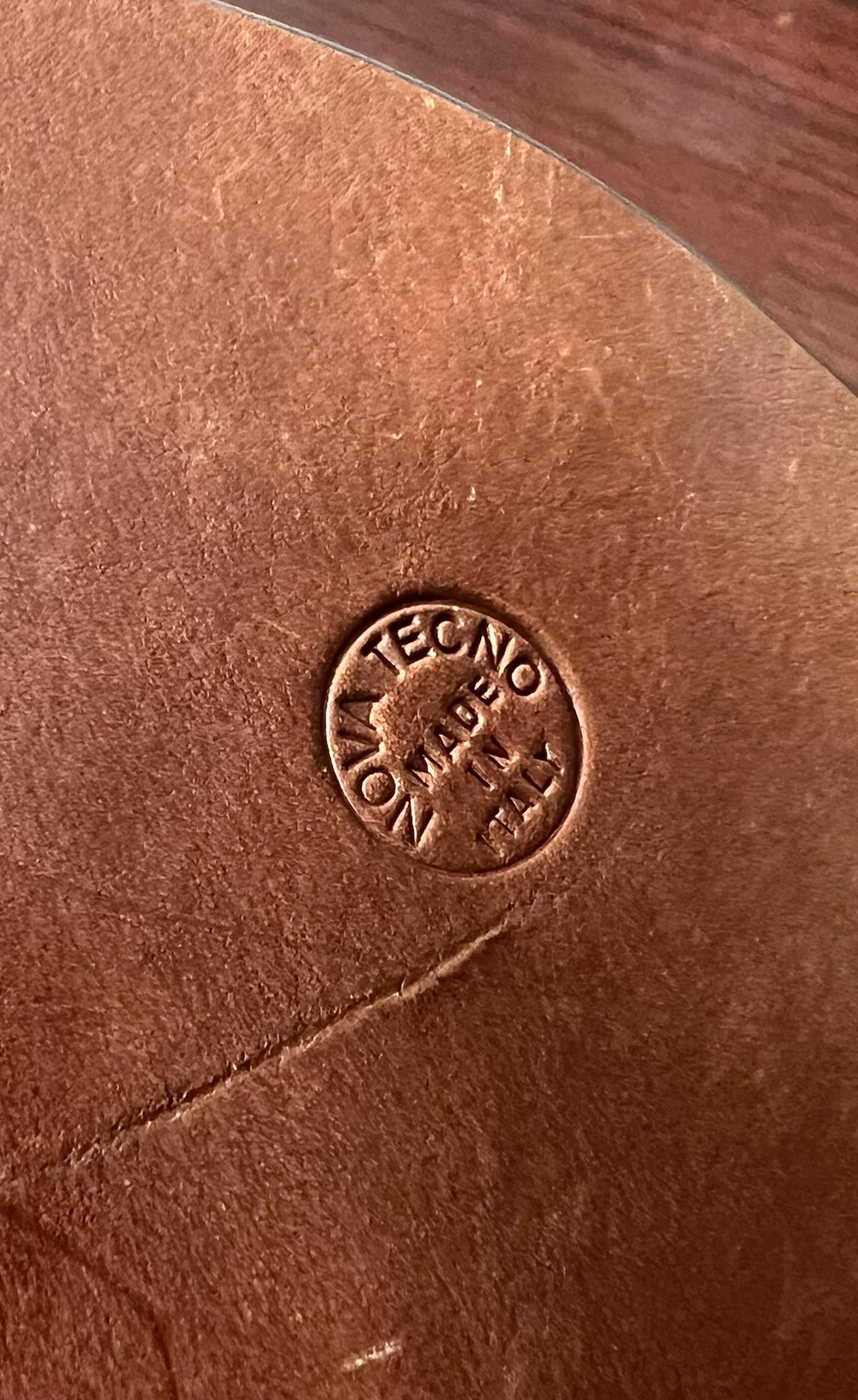 Rara lámpara de sobremesa Nova Tecno en cuero y cristal esmerilado, Italia, años 70 en venta 2