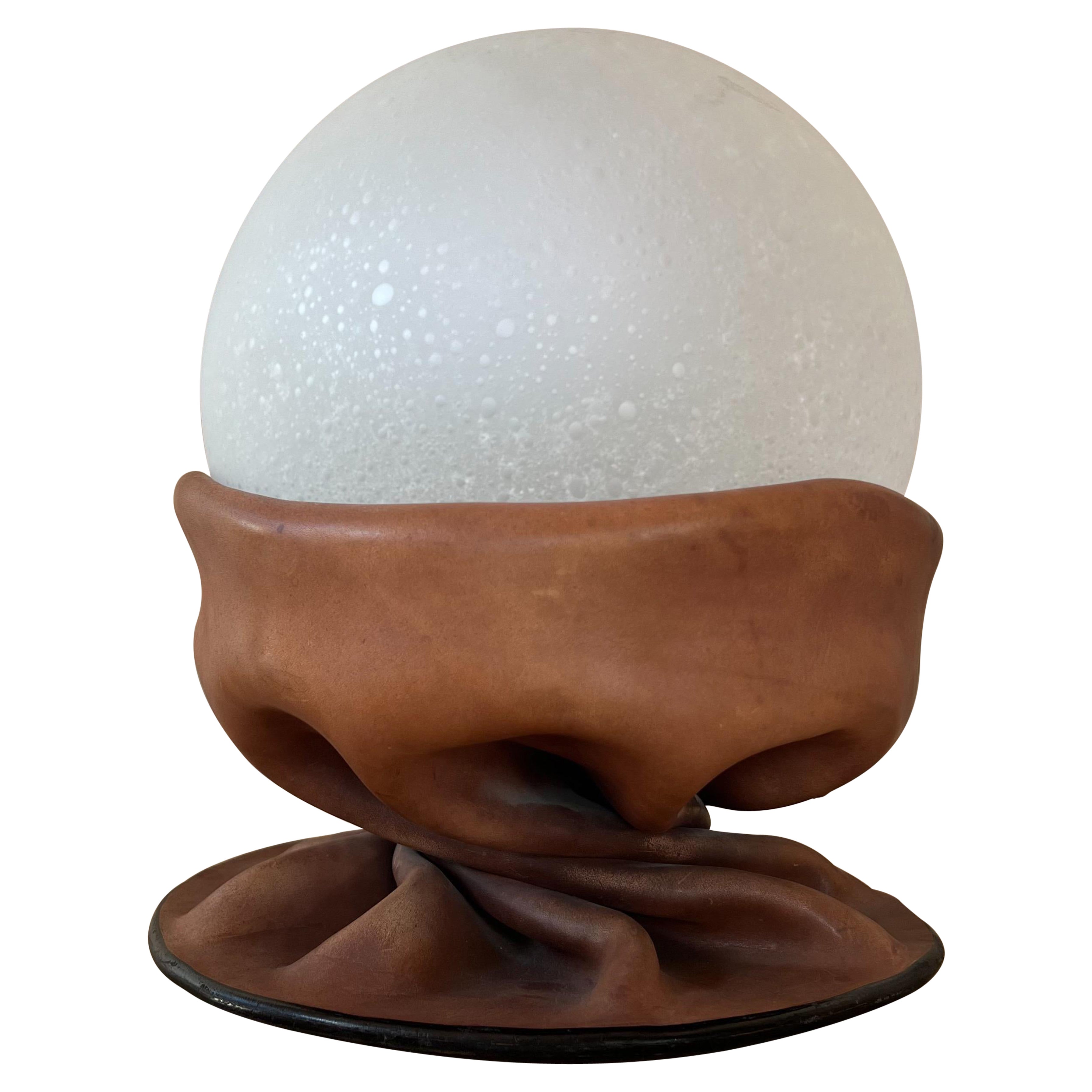 Rara lámpara de sobremesa Nova Tecno en cuero y cristal esmerilado, Italia, años 70 en venta