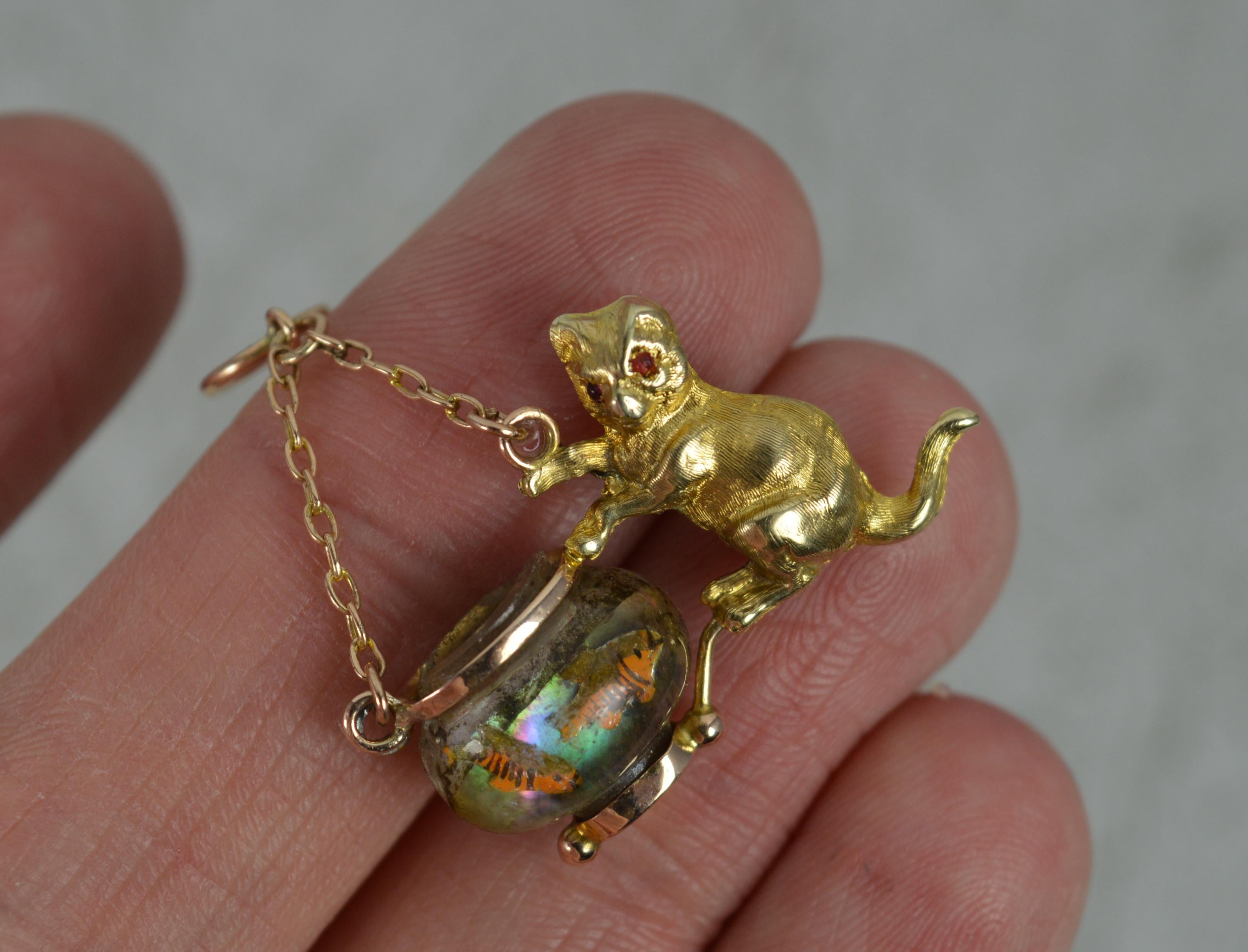 9ct gold cat pendant